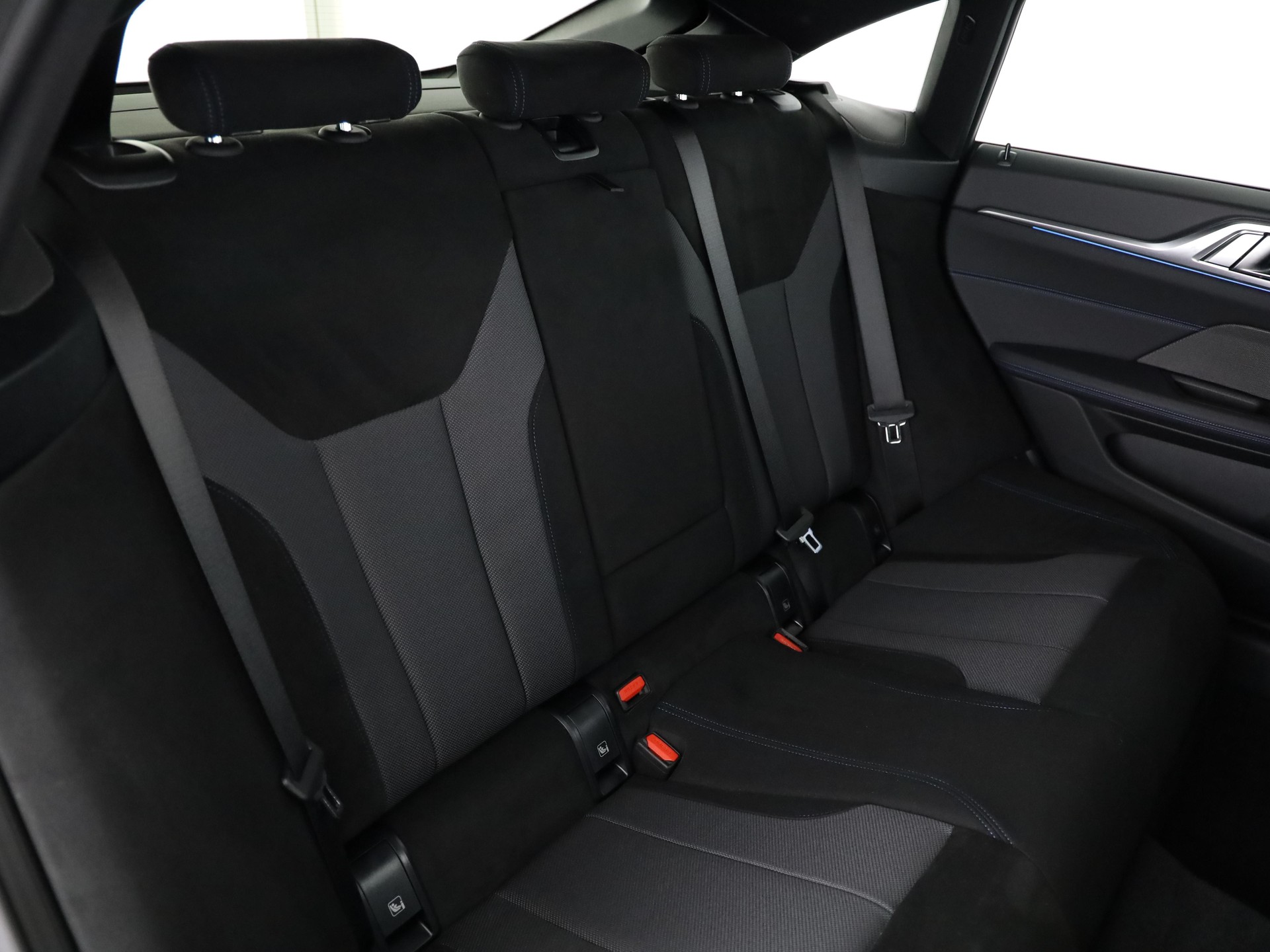 BMW i4 xDrive40-image-13