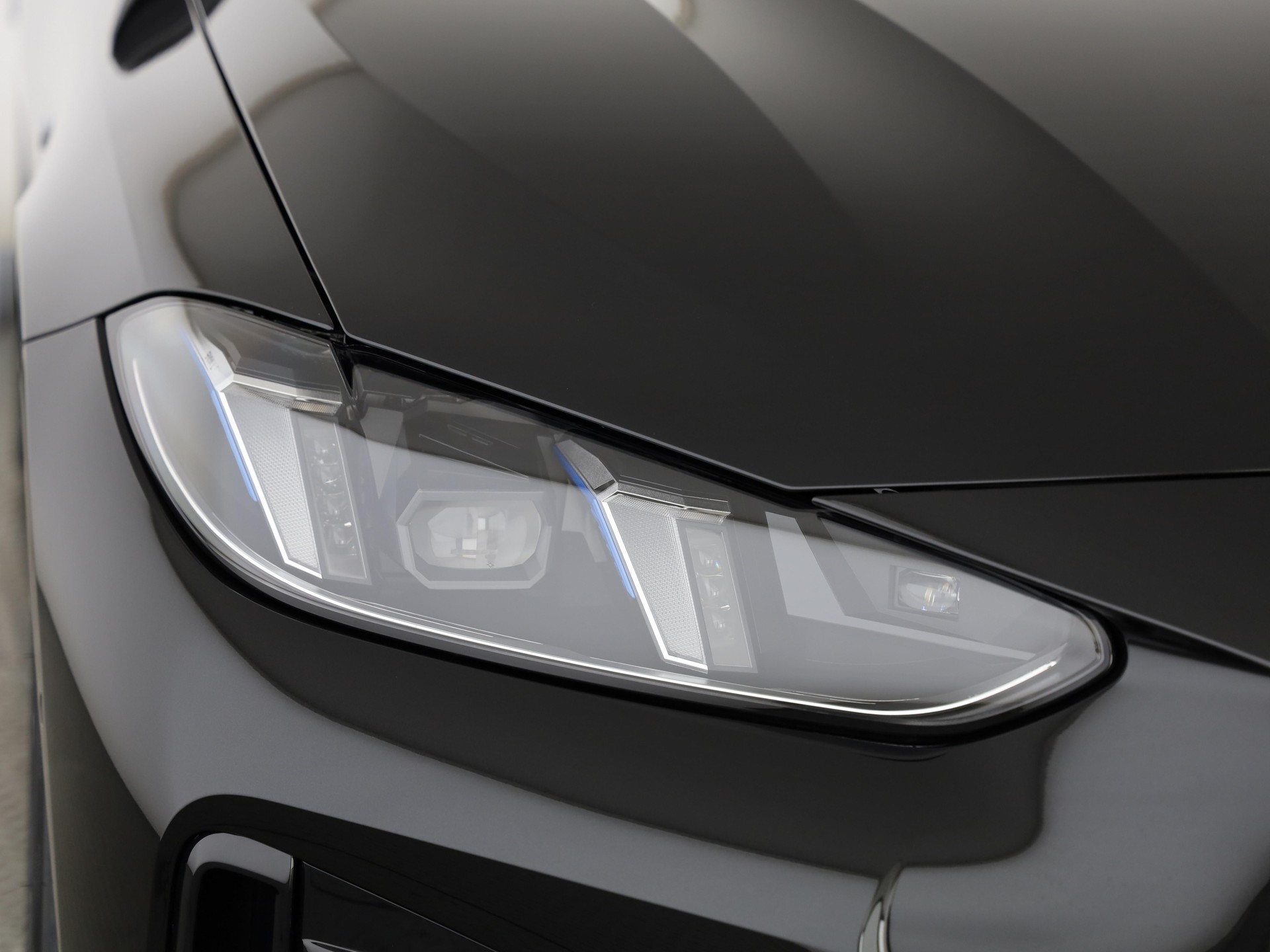 BMW i4 xDrive40-image-5