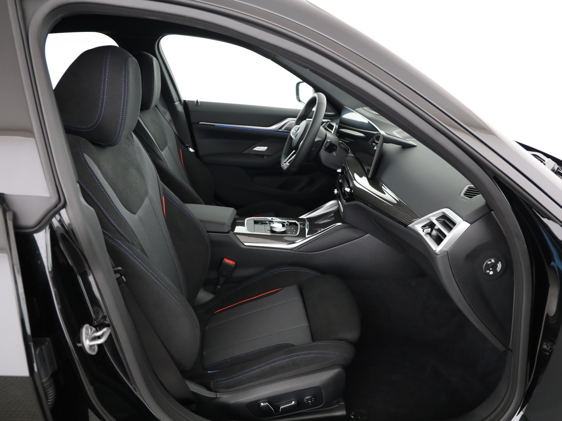 BMW i4 xDrive40-image-12
