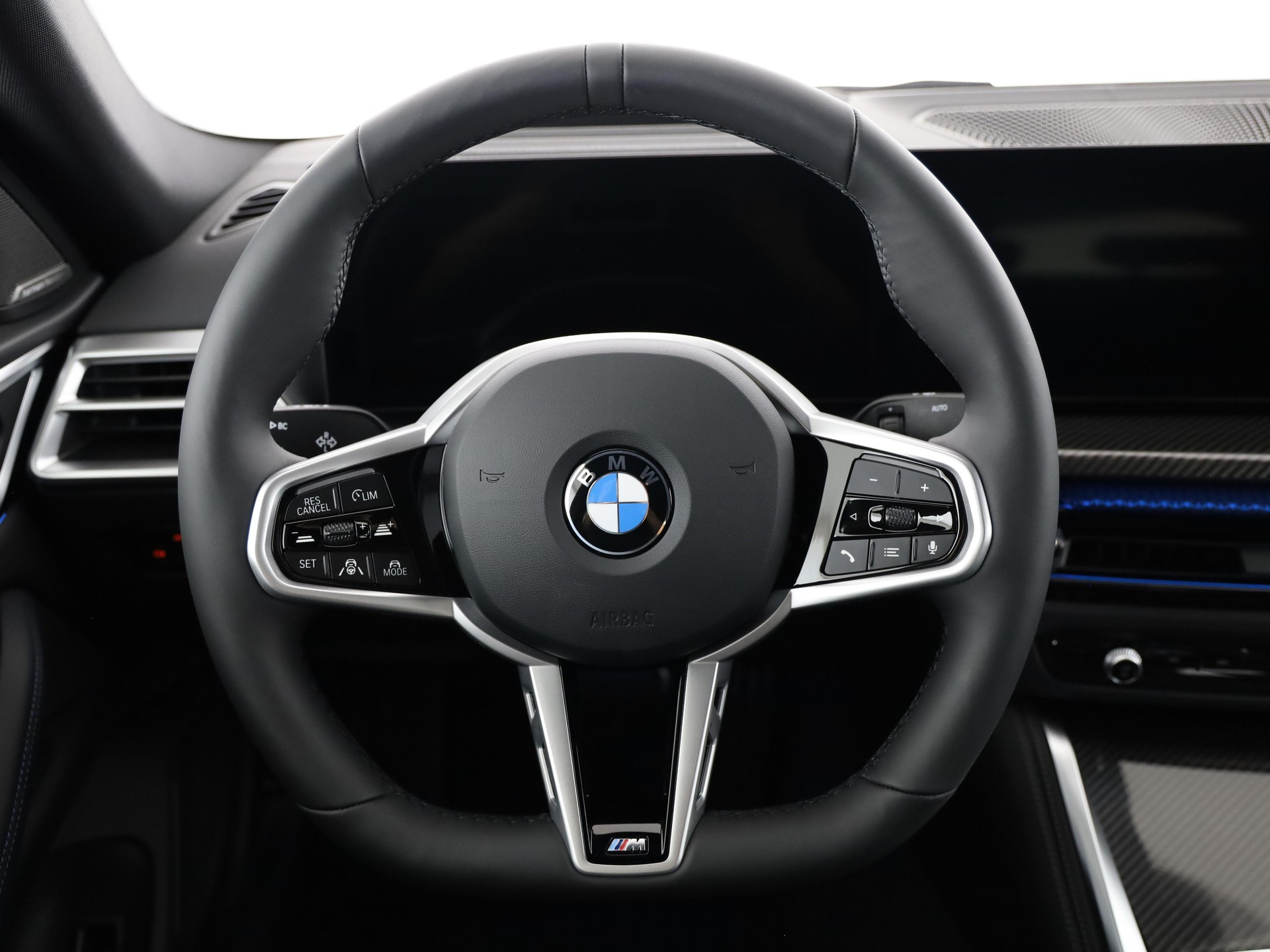 BMW i4 xDrive40-image-16