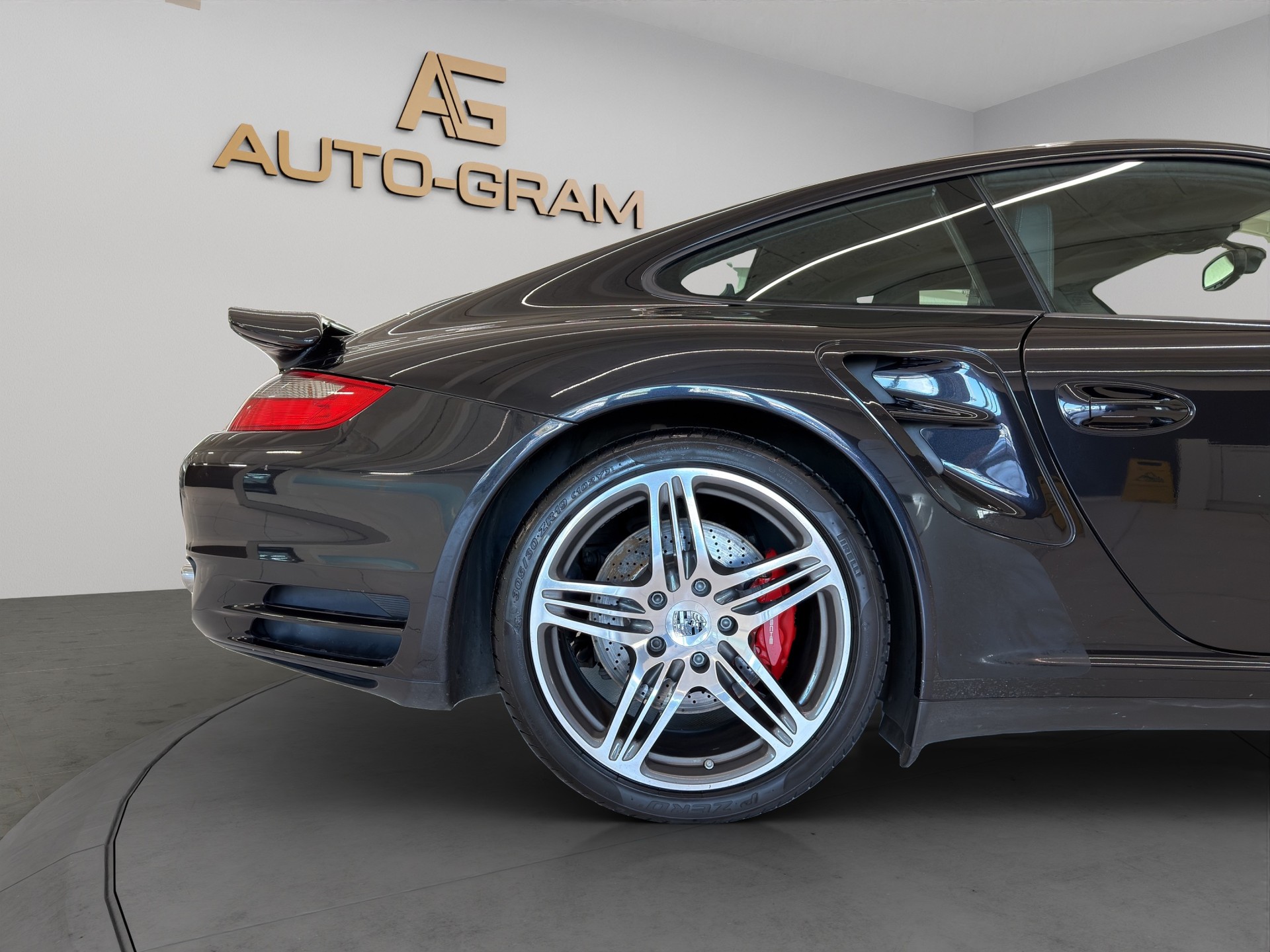 PORSCHE 911 Turbo-image-9