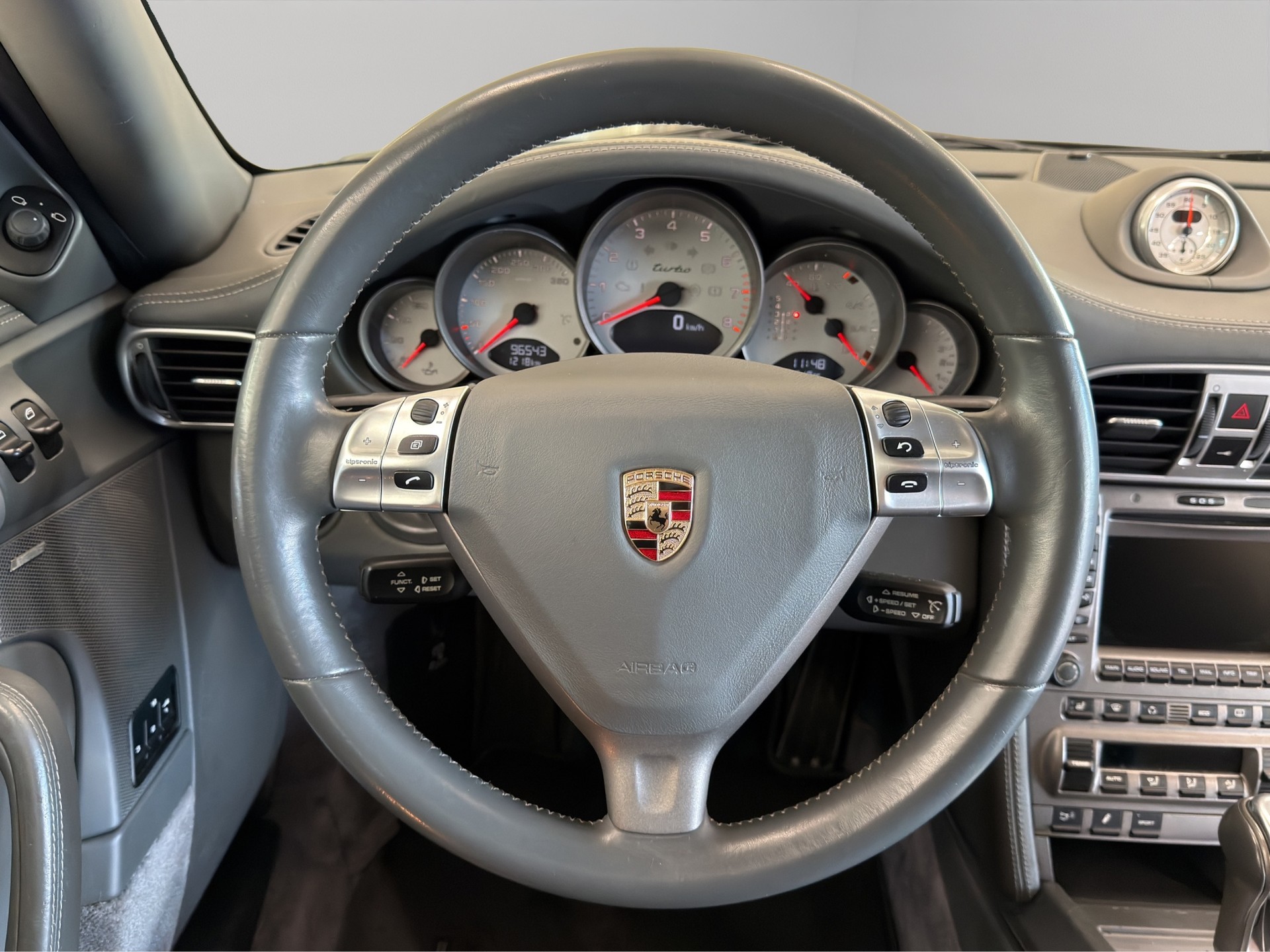 PORSCHE 911 Turbo-image-18