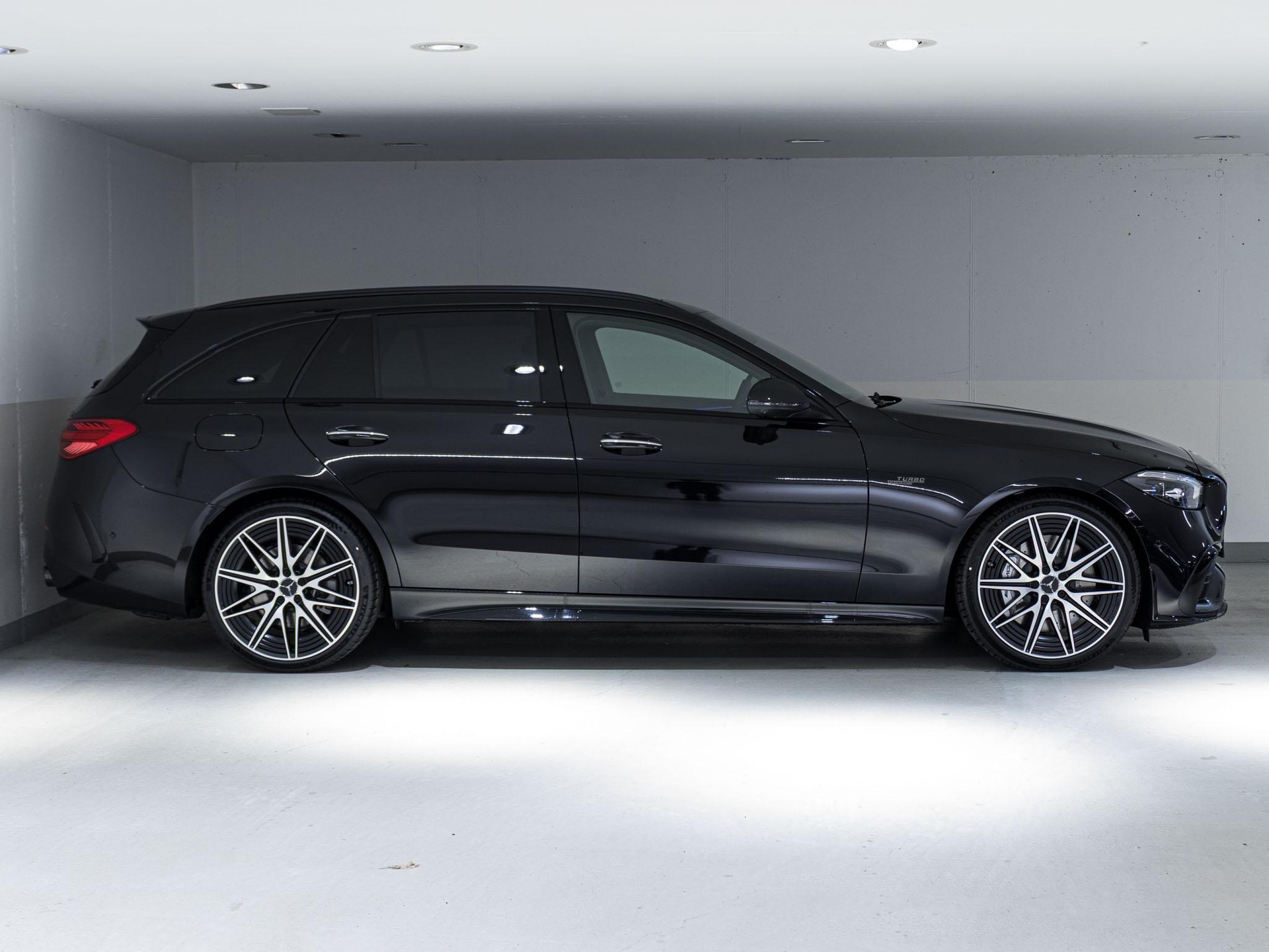 MERCEDES-BENZ C 43 AMG 4MATIC T-Modell "Executive Edition"-image-1