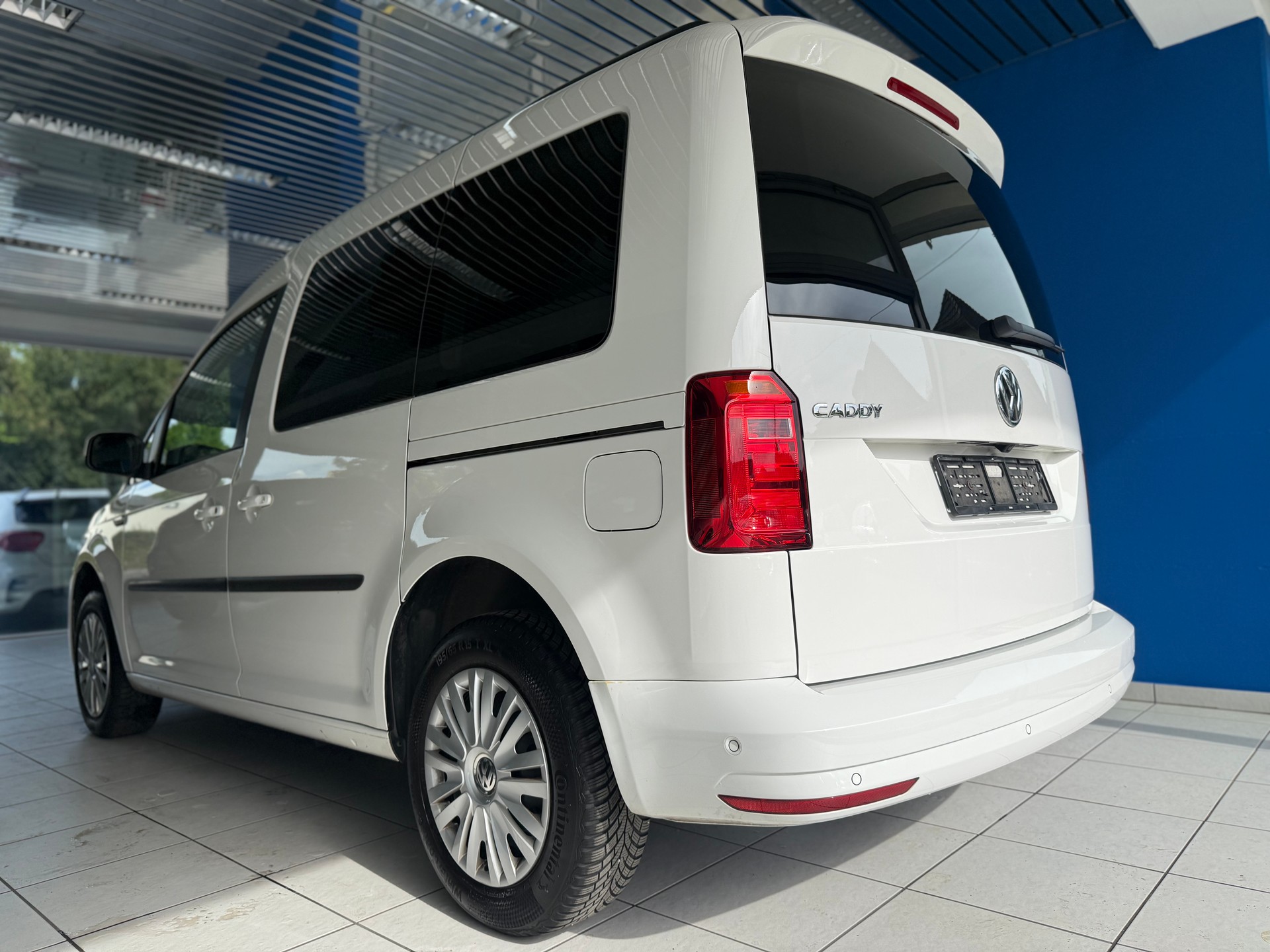 VW Caddy 2.0 TDI Family DSG-image-7