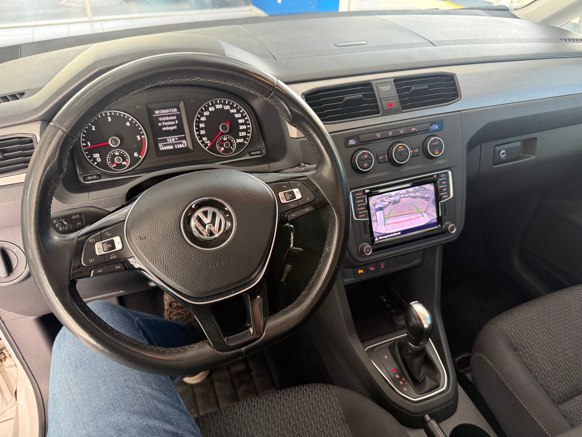 VW Caddy 2.0 TDI Family DSG-image-14
