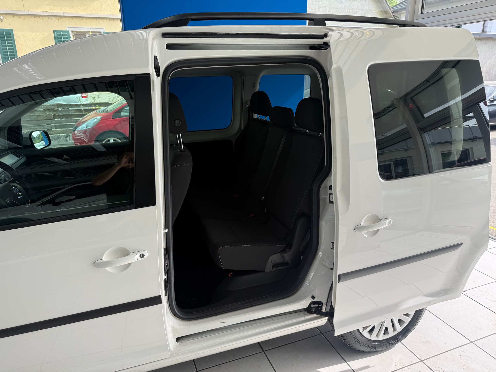 VW Caddy 2.0 TDI Family DSG-image-10