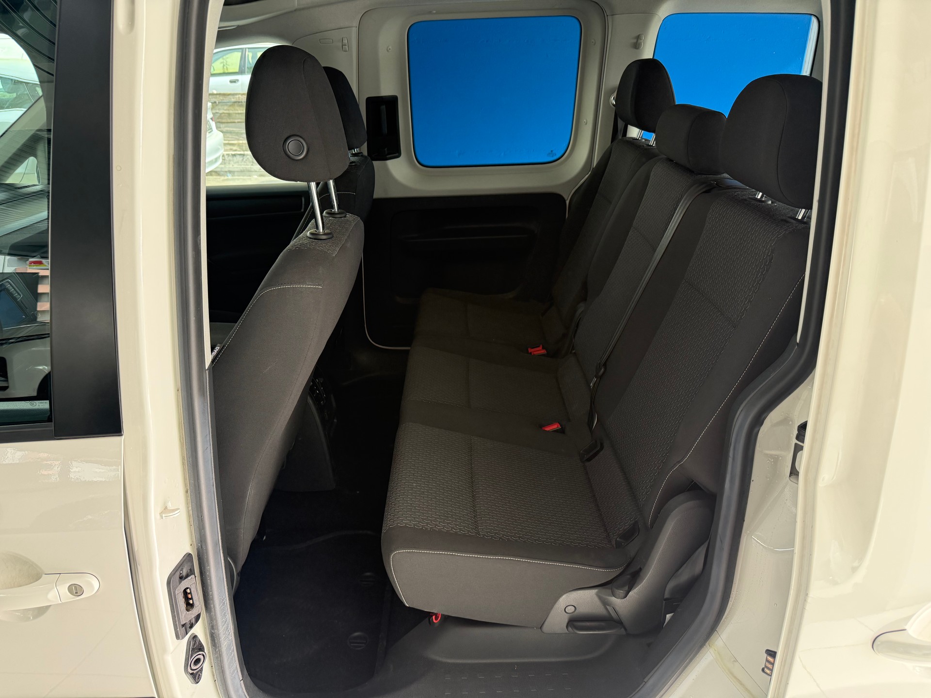 VW Caddy 2.0 TDI Family DSG-image-18