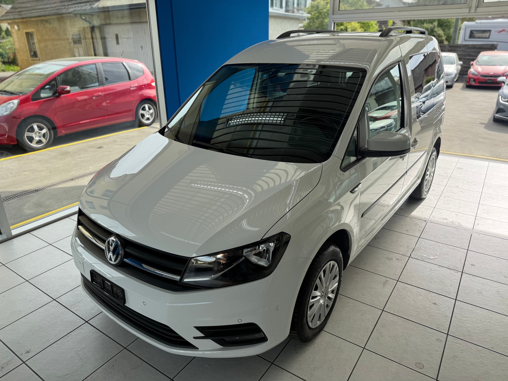 VW Caddy 2.0 TDI Family DSG-image-0