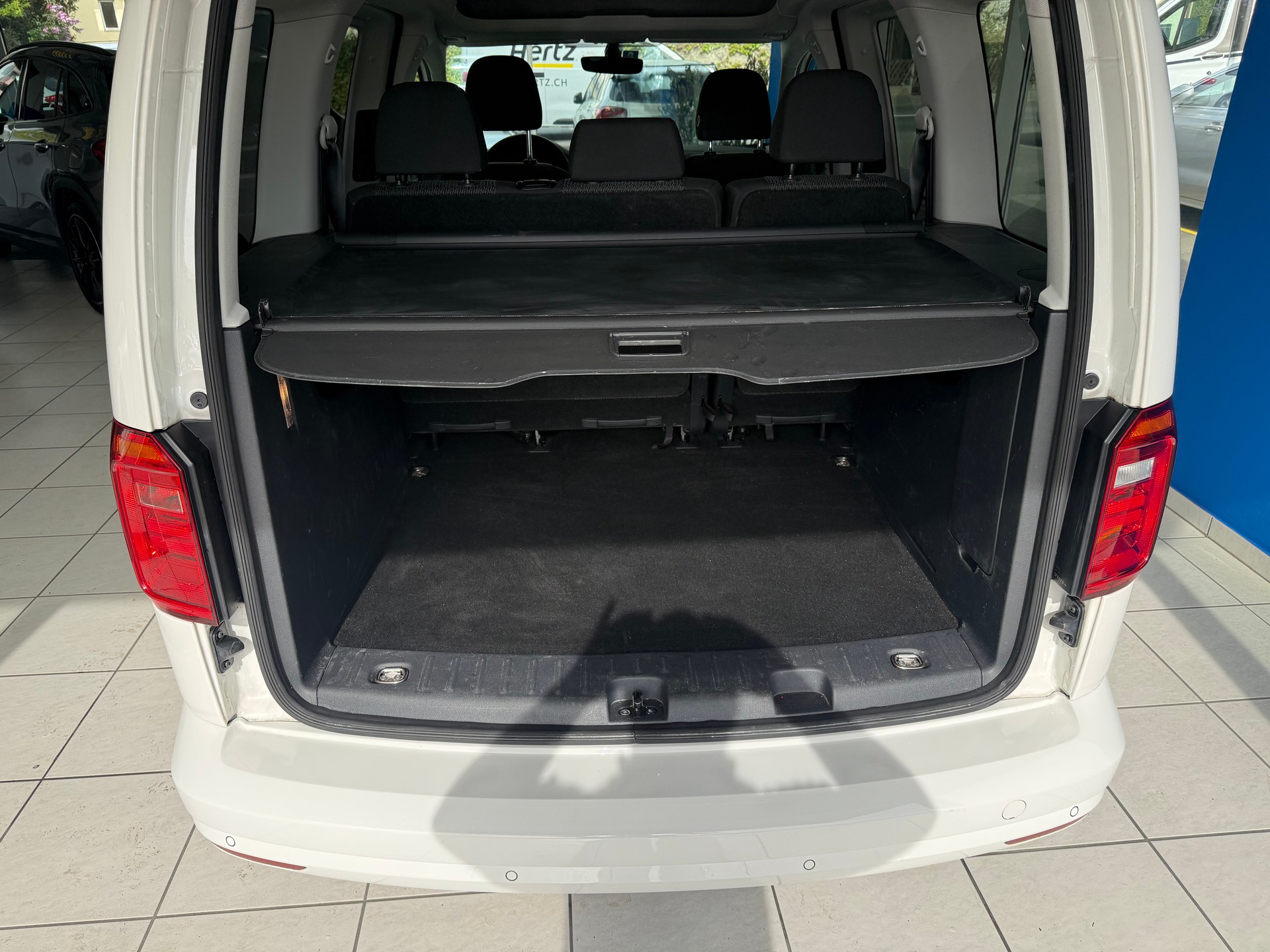 VW Caddy 2.0 TDI Family DSG-image-9
