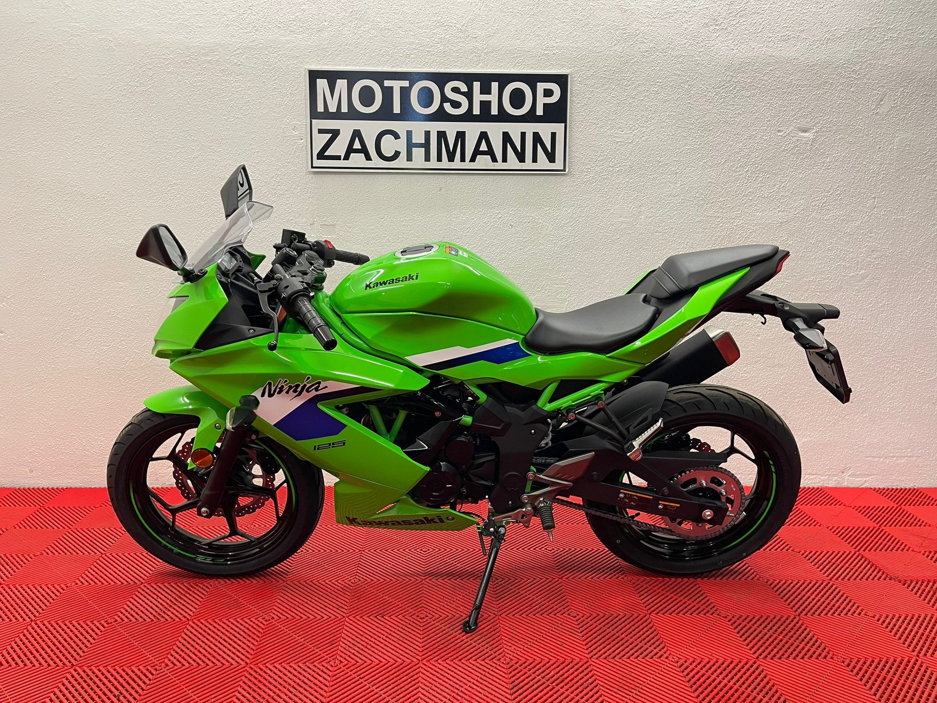 KAWASAKI Ninja 125-showroom-element-3