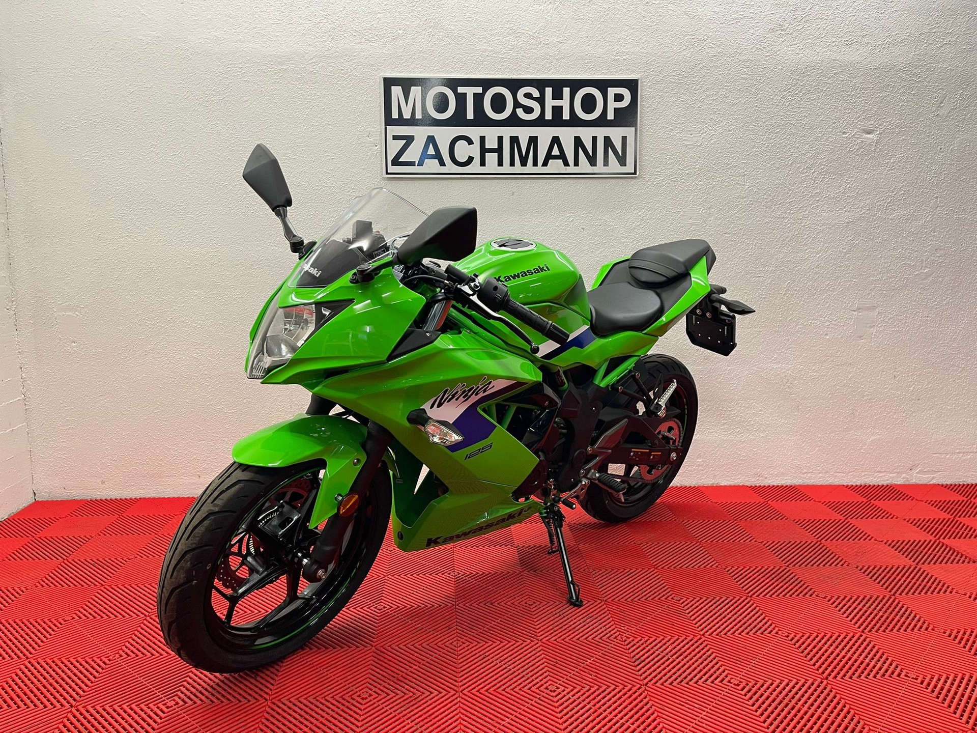 KAWASAKI Ninja 125-showroom-element-2