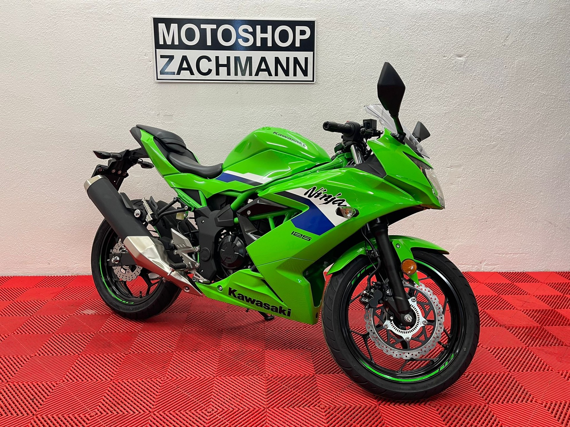 KAWASAKI Ninja 125-showroom-element-1
