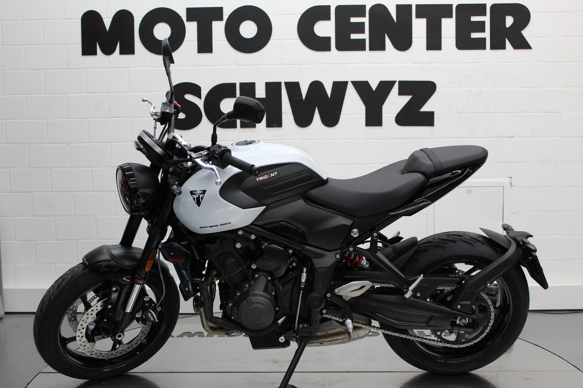 TRIUMPH Trident 660-showroom-element-3