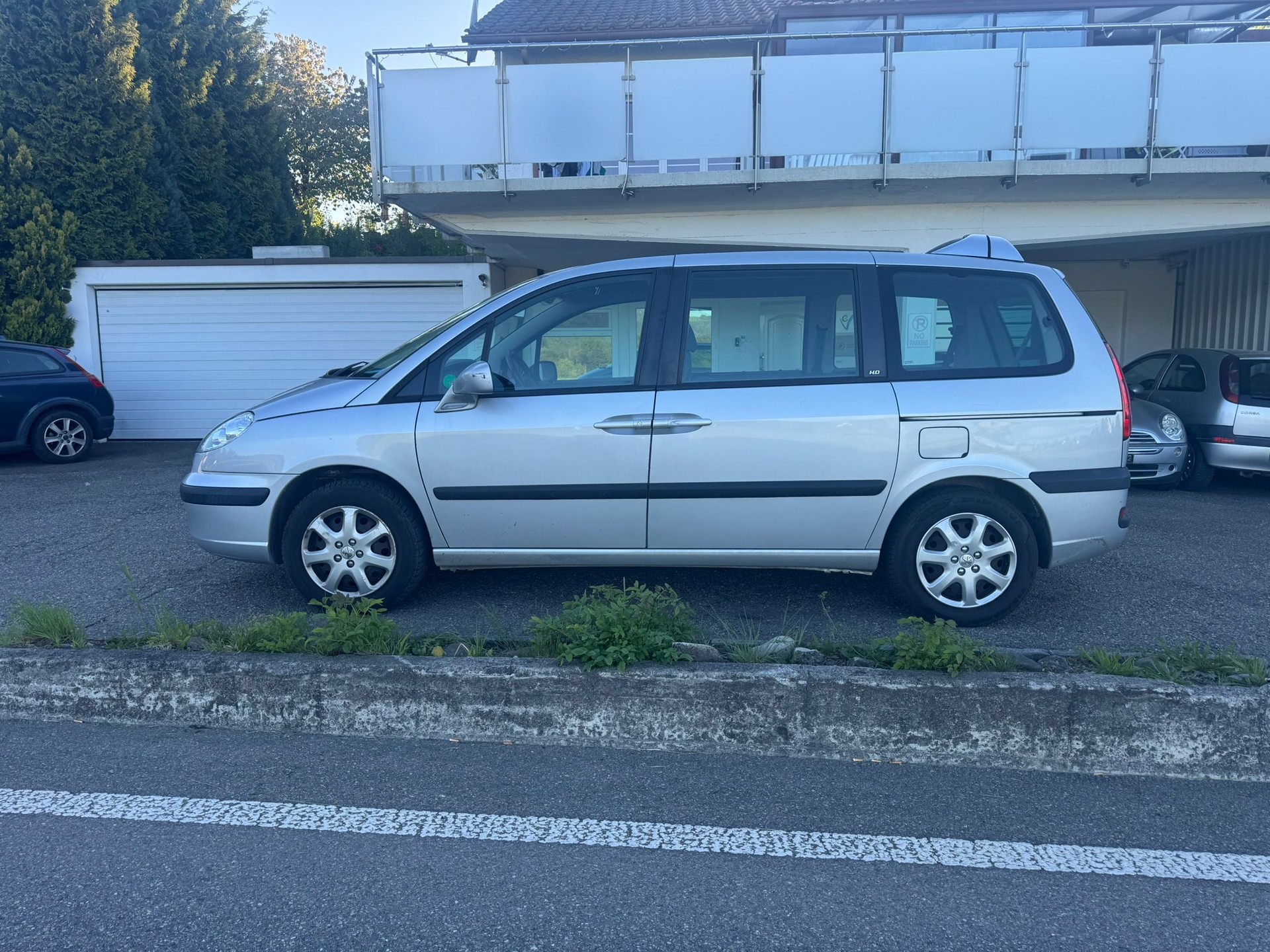 PEUGEOT 807 2.0 16V HDi SR Automatic-image-3