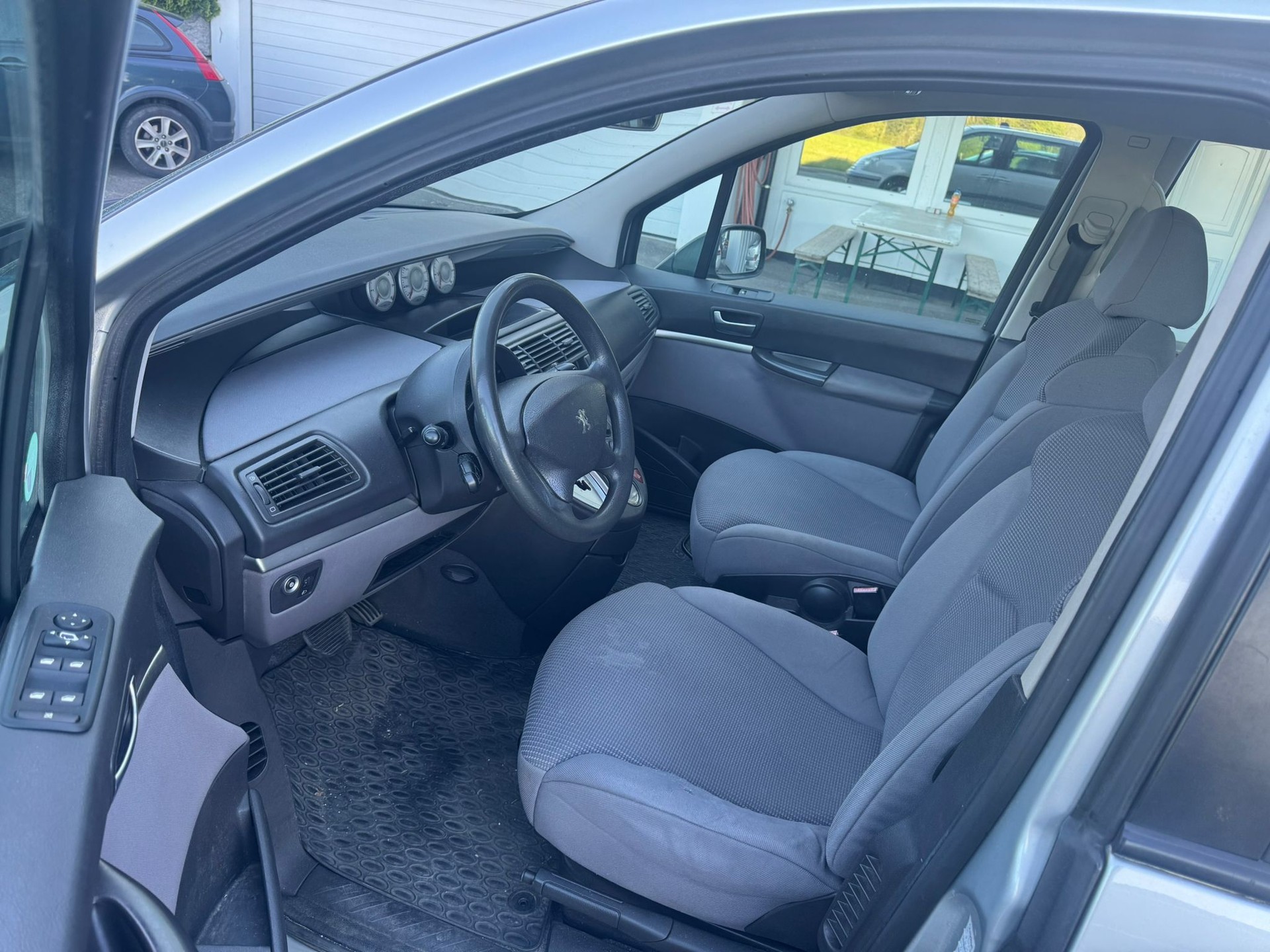 PEUGEOT 807 2.0 16V HDi SR Automatic-image-10