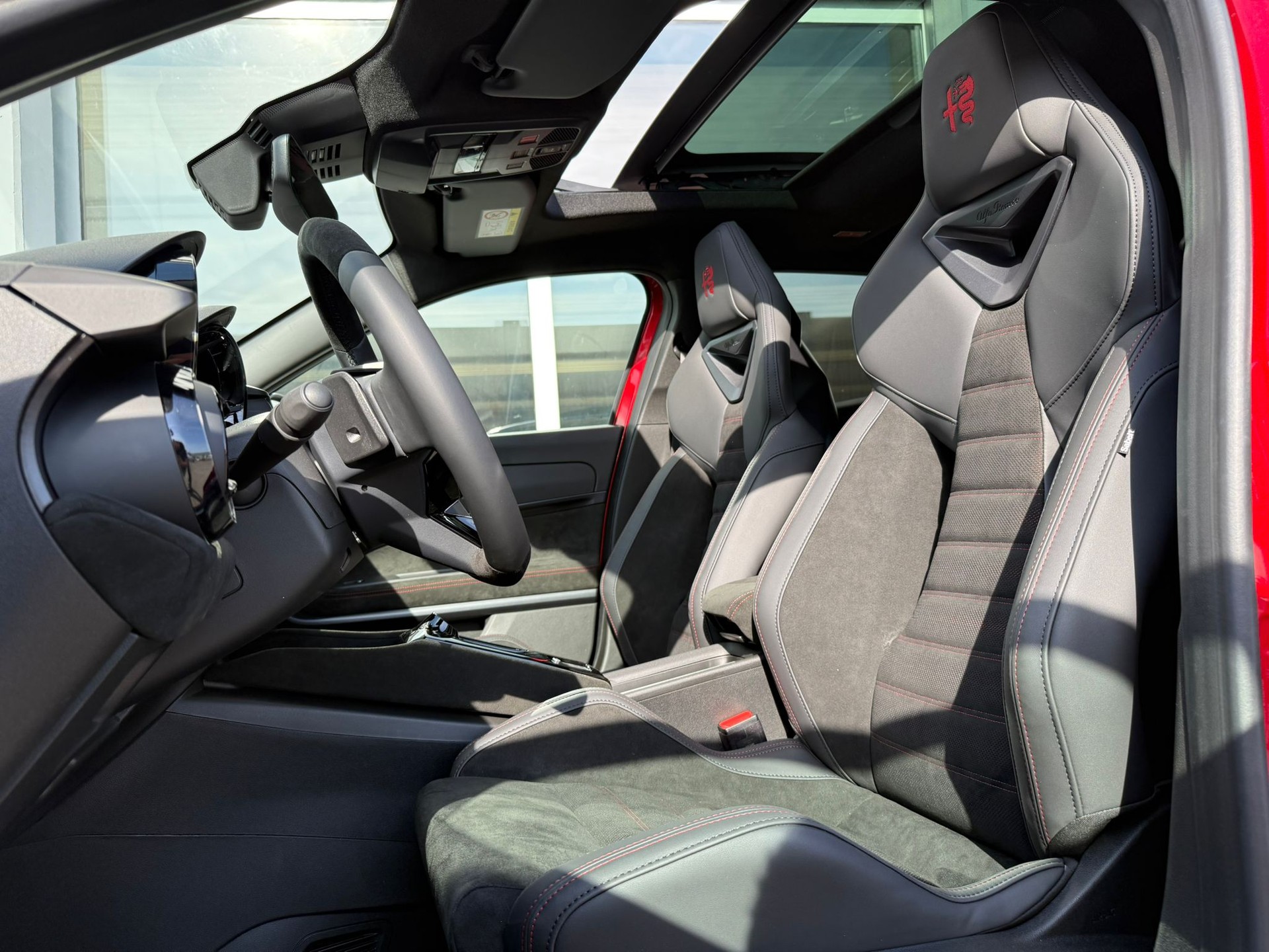 ALFA ROMEO Junior 1.2 Hybrid Q4 Pack Sky&Pack Sport "Rosso Brera"-image-7