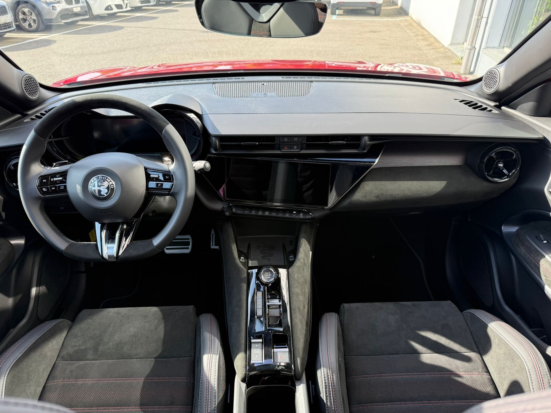 ALFA ROMEO Junior 1.2 Hybrid Q4 Pack Sky&Pack Sport "Rosso Brera"-image-9