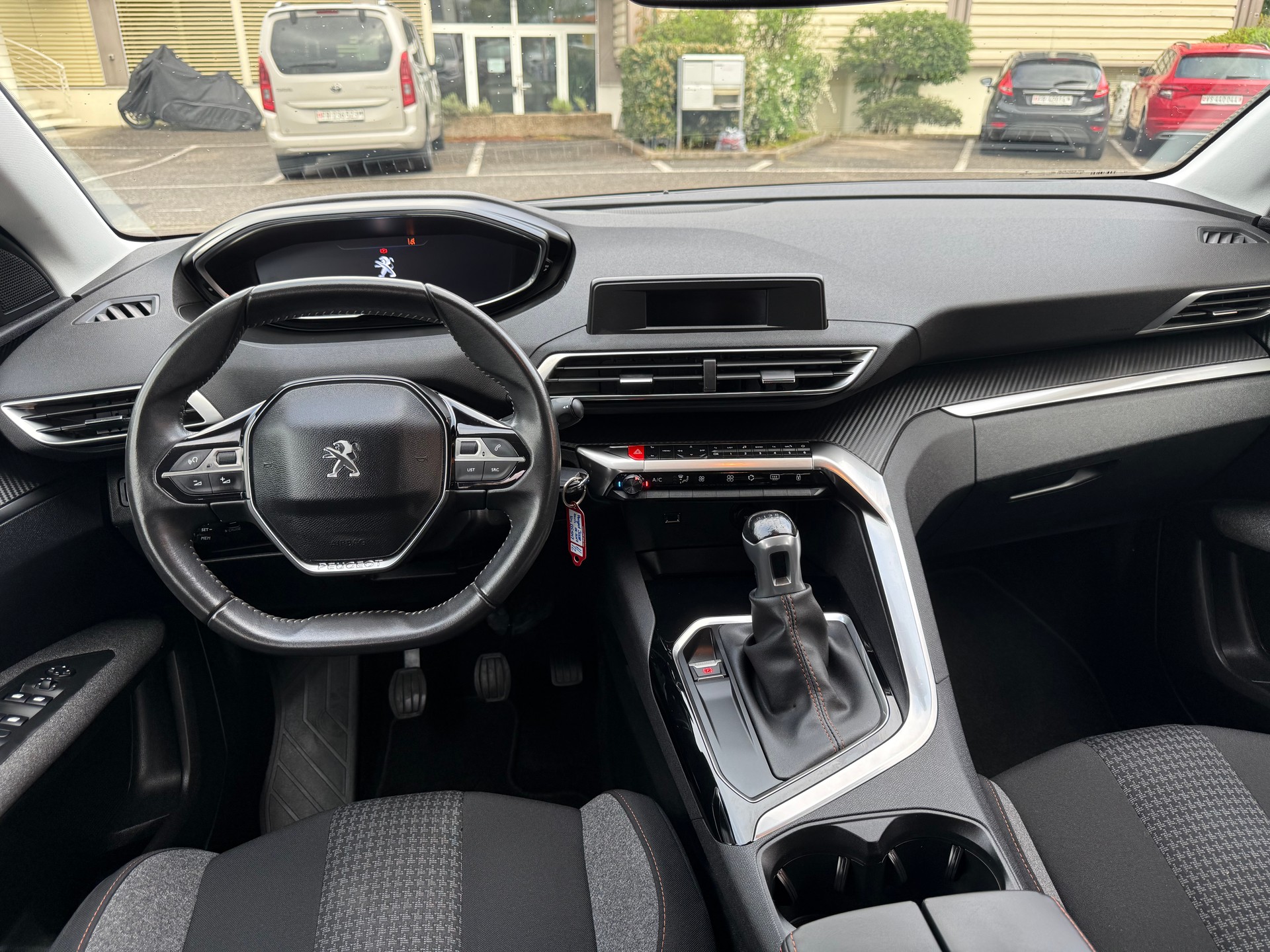PEUGEOT 3008 1.2 PureTech Access-image-7
