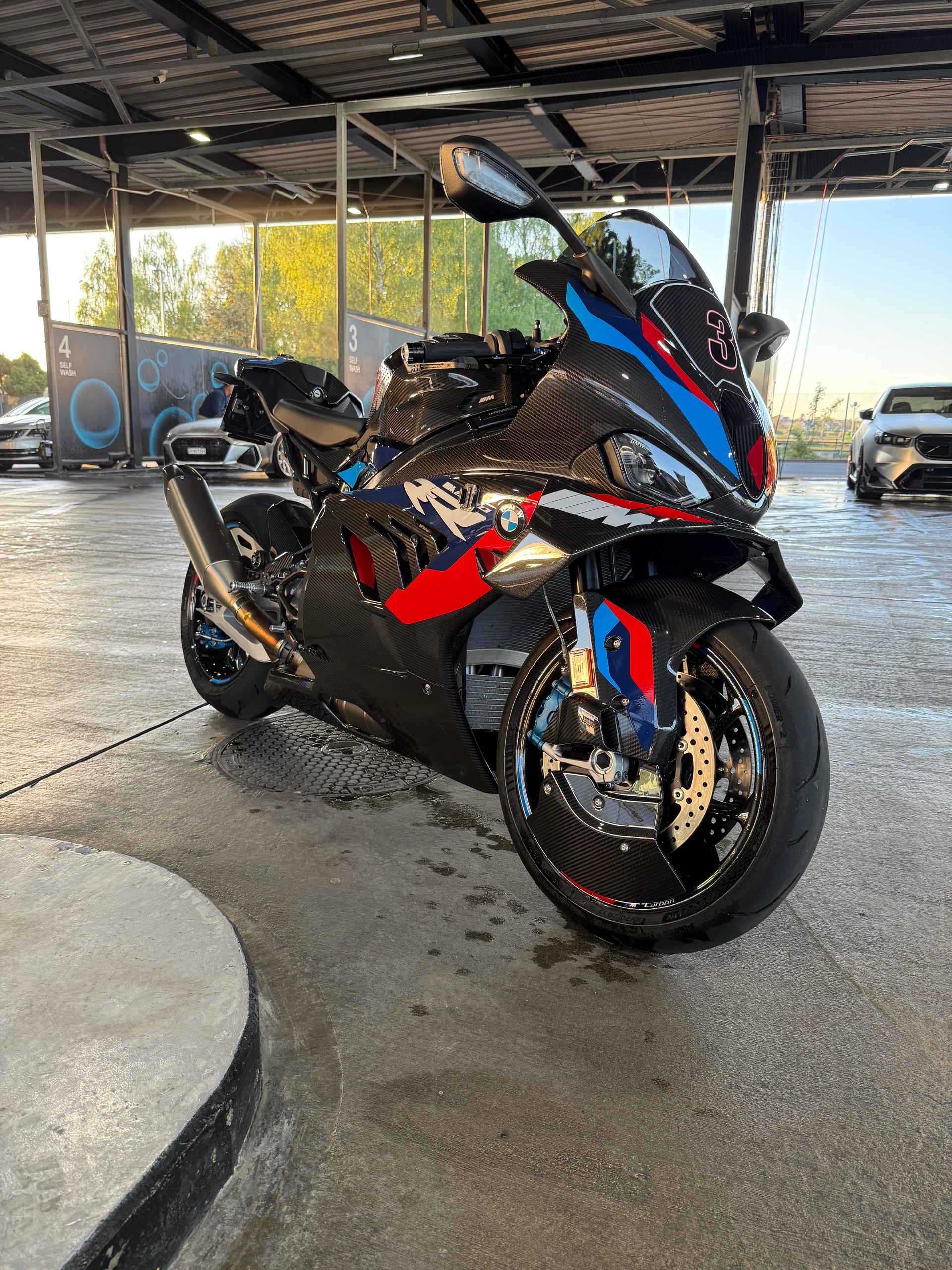 BMW M 1000 RR Competition-image-1