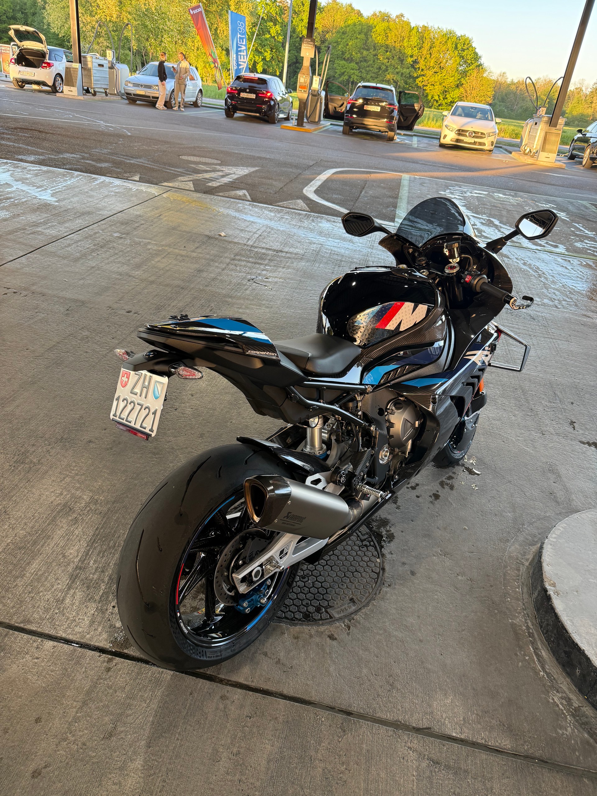 BMW M 1000 RR Competition-image-4