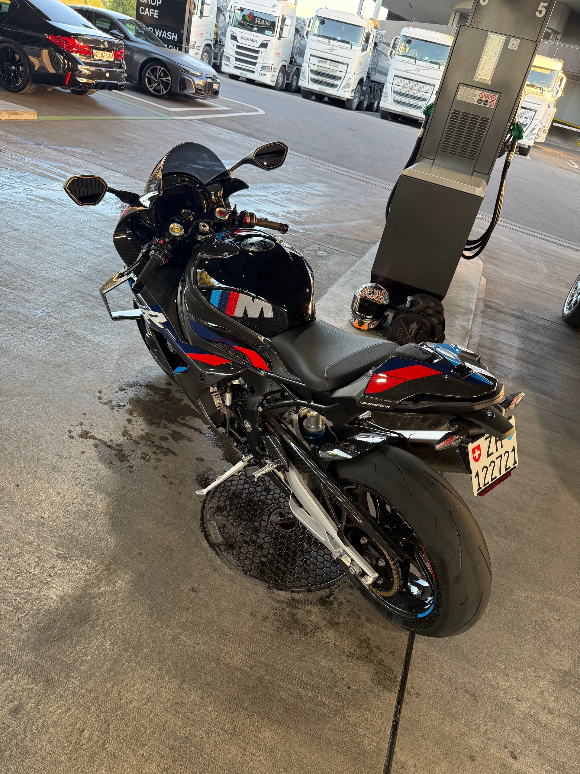 BMW M 1000 RR Competition-image-3