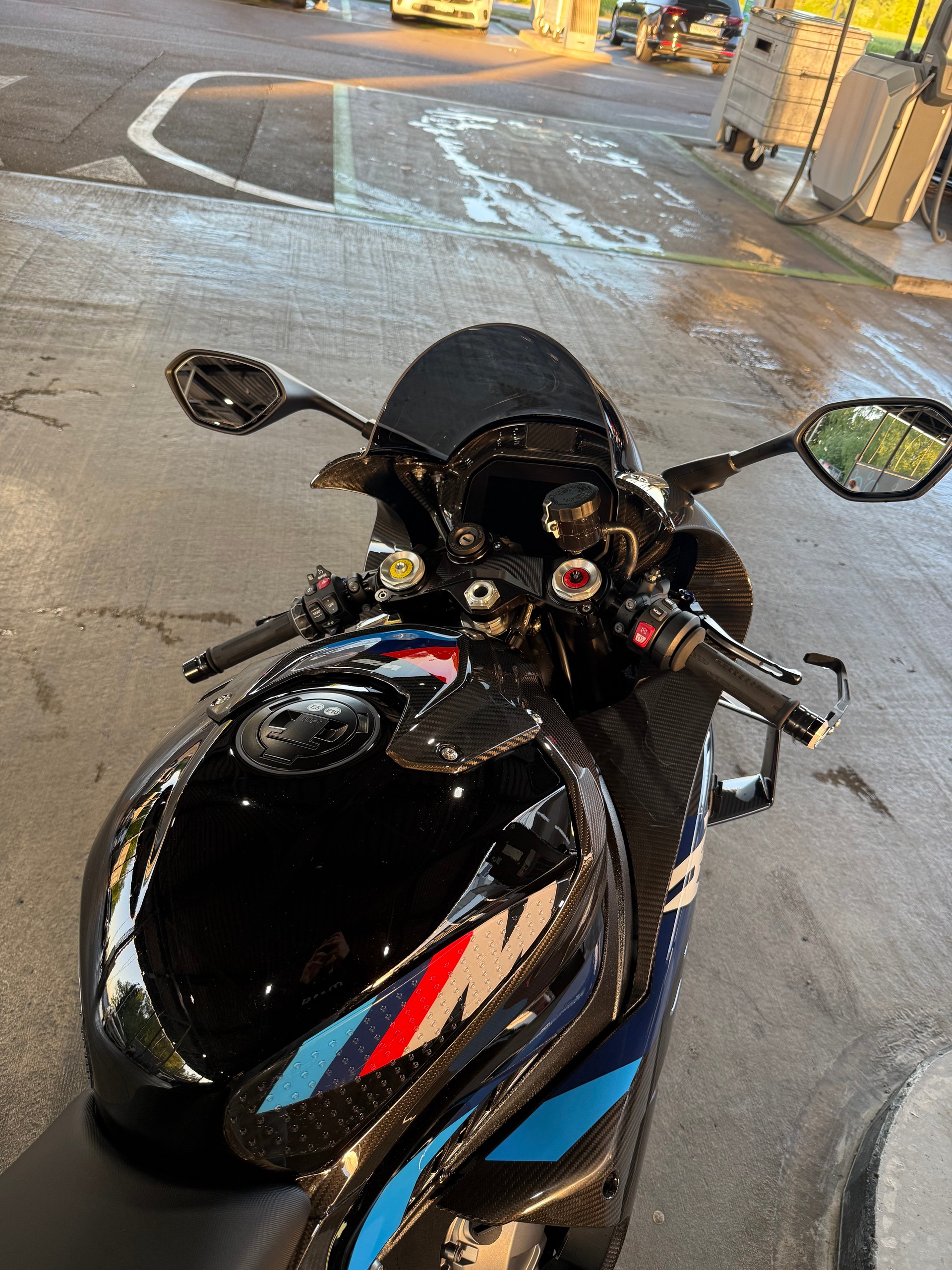 BMW M 1000 RR Competition-image-8