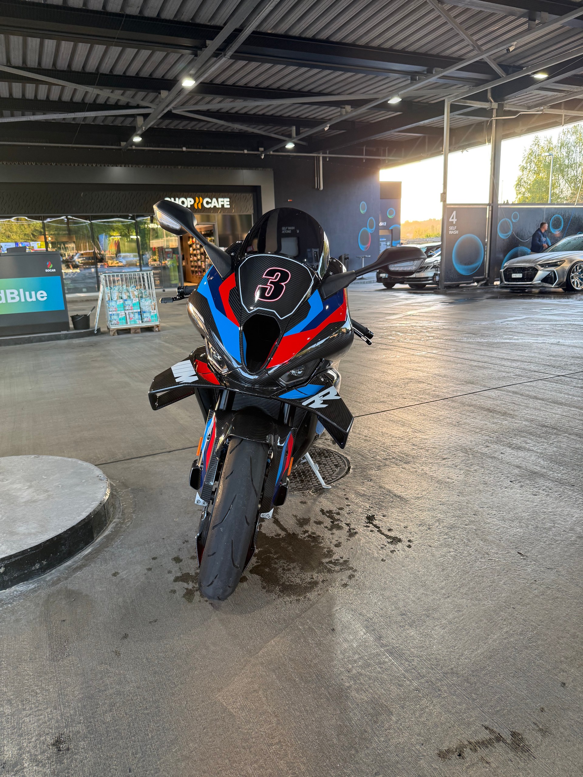 BMW M 1000 RR Competition-image-2