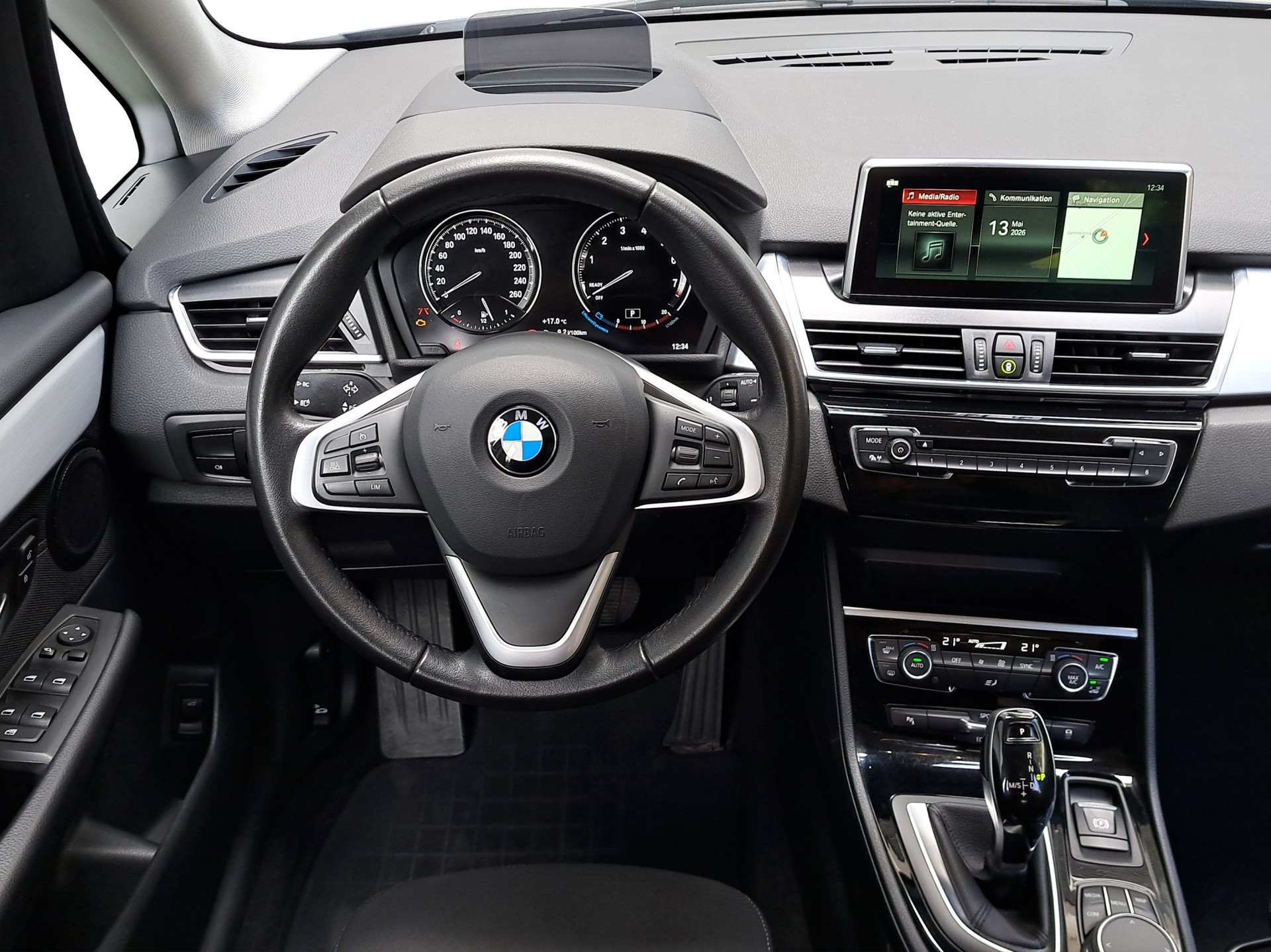 BMW 220i Active Tourer DKG *Anhängerkupplung*-image-9
