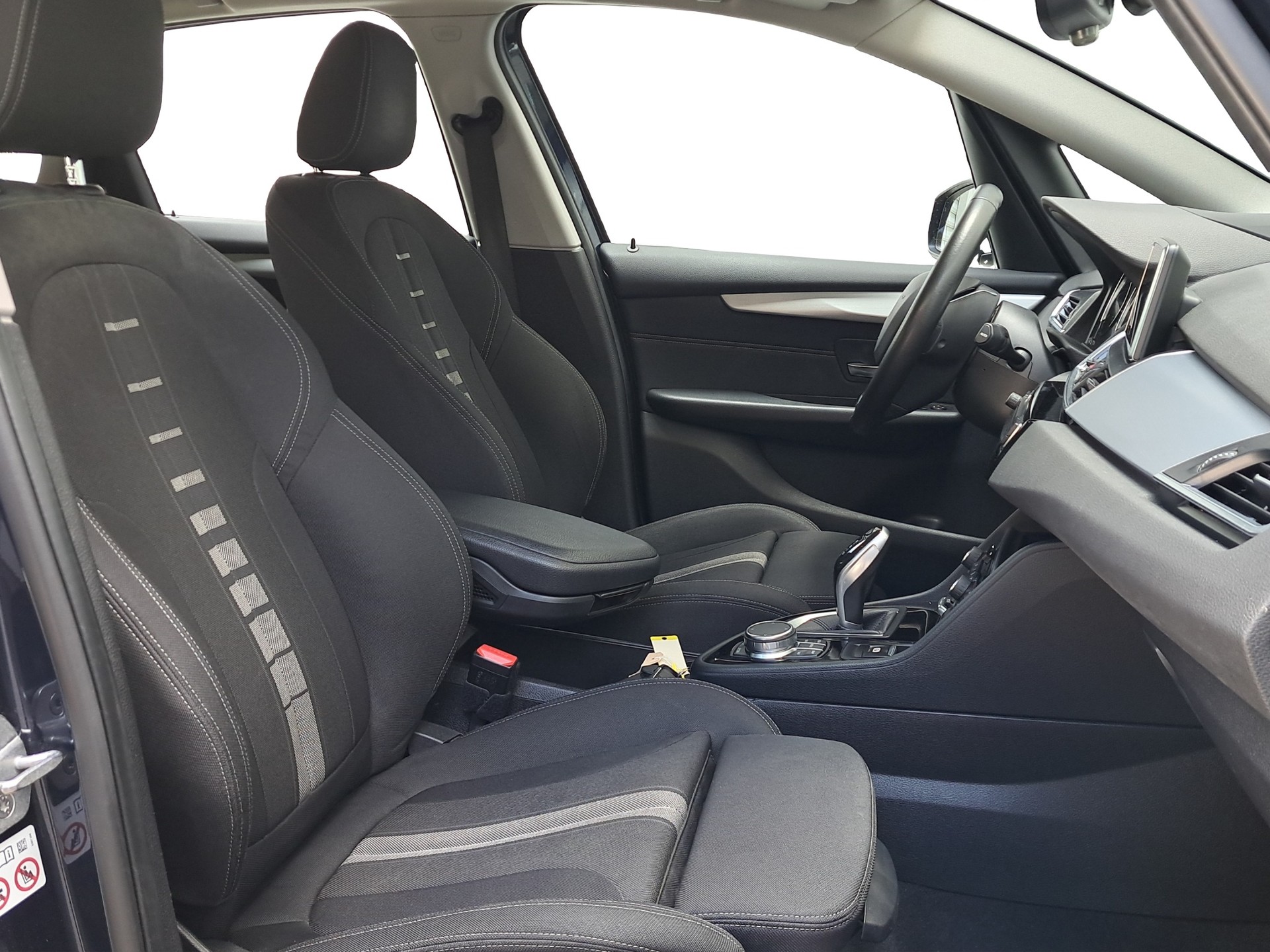 BMW 220i Active Tourer DKG *Anhängerkupplung*-image-11