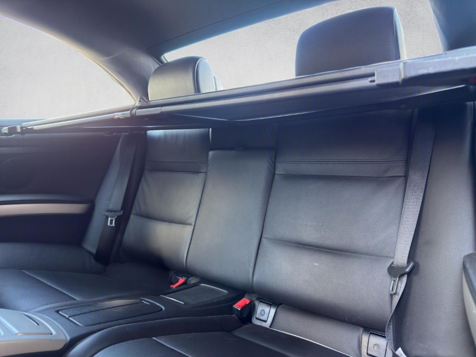 BMW 320i Cabriolet Steptronic-image-19
