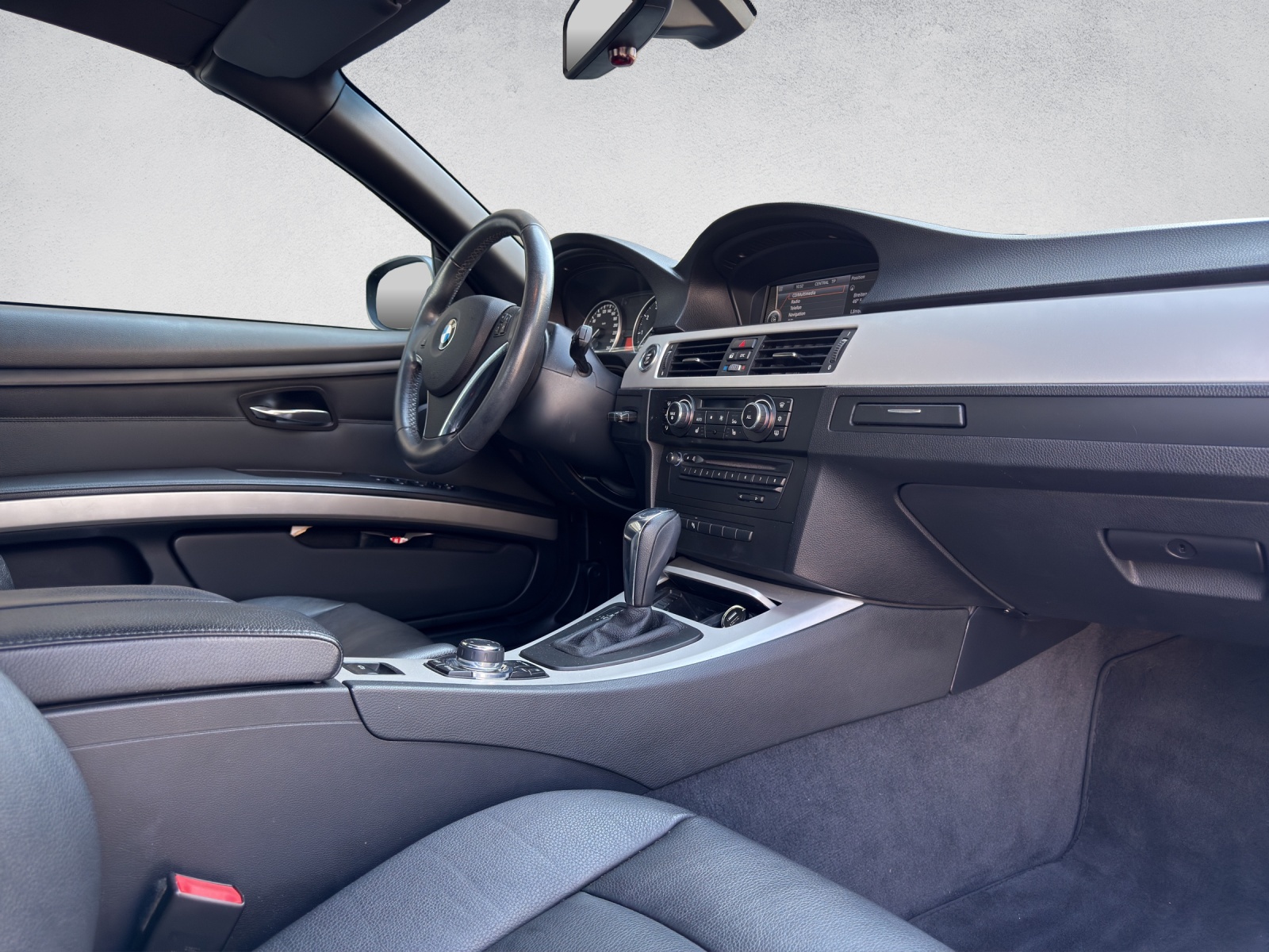 BMW 320i Cabriolet Steptronic-image-17