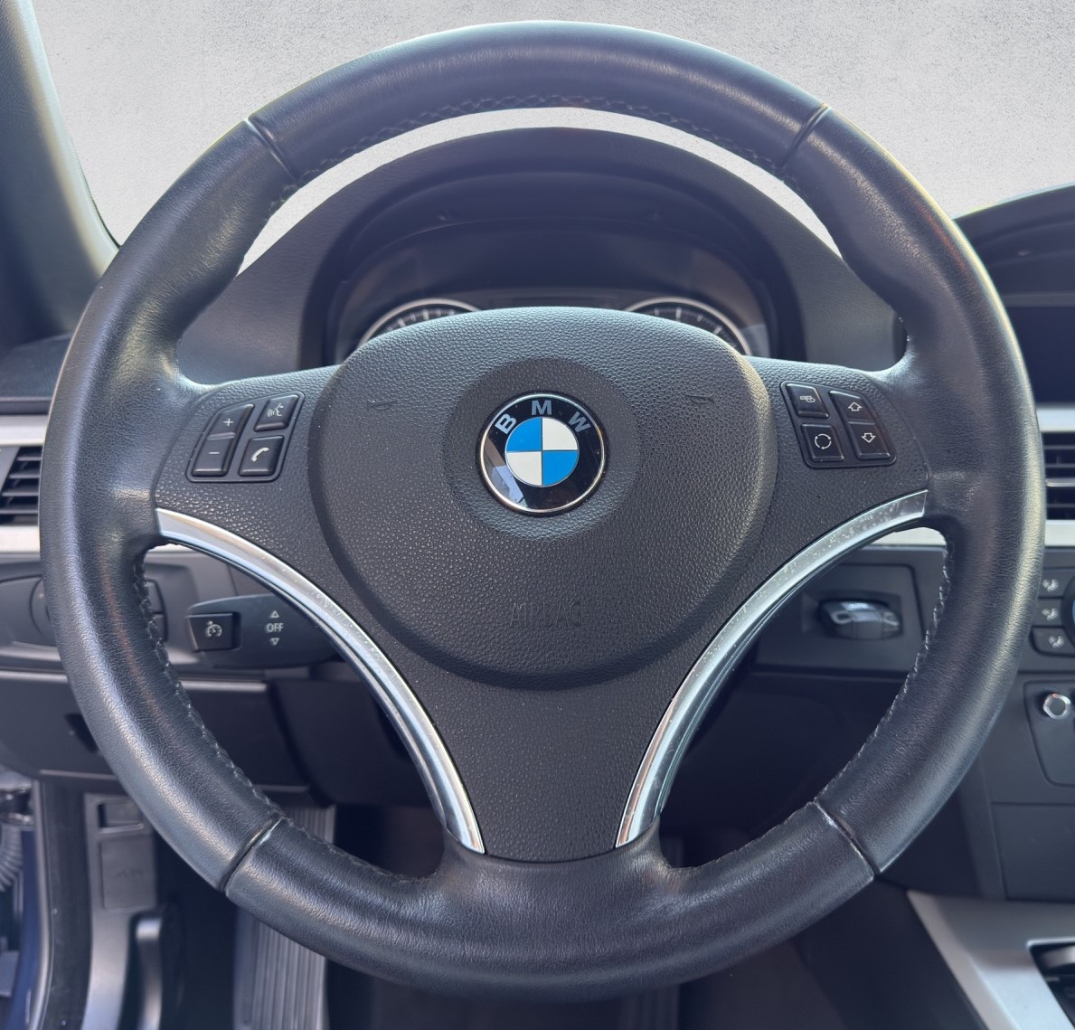 BMW 320i Cabriolet Steptronic-image-12