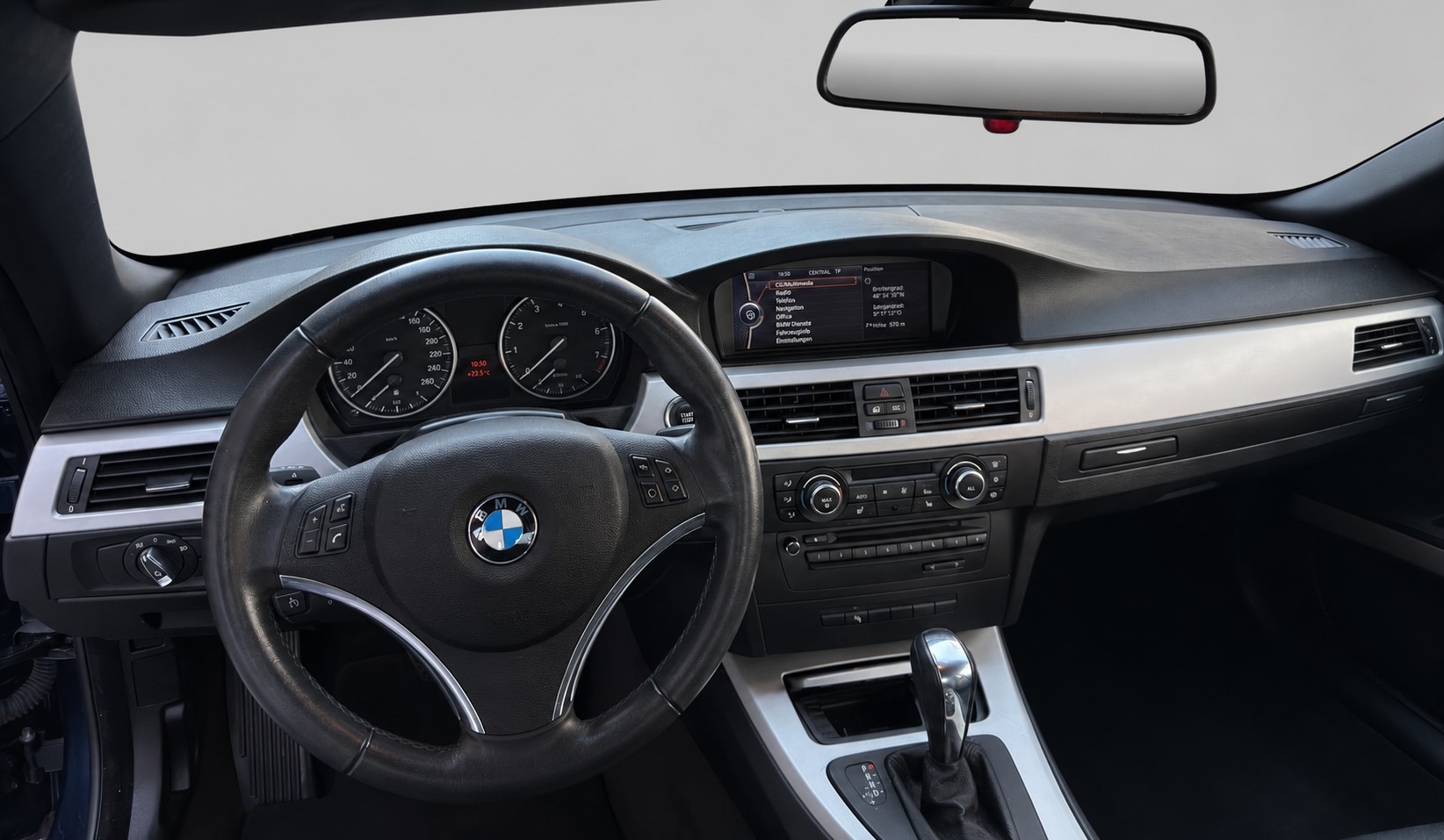 BMW 320i Cabriolet Steptronic-image-15