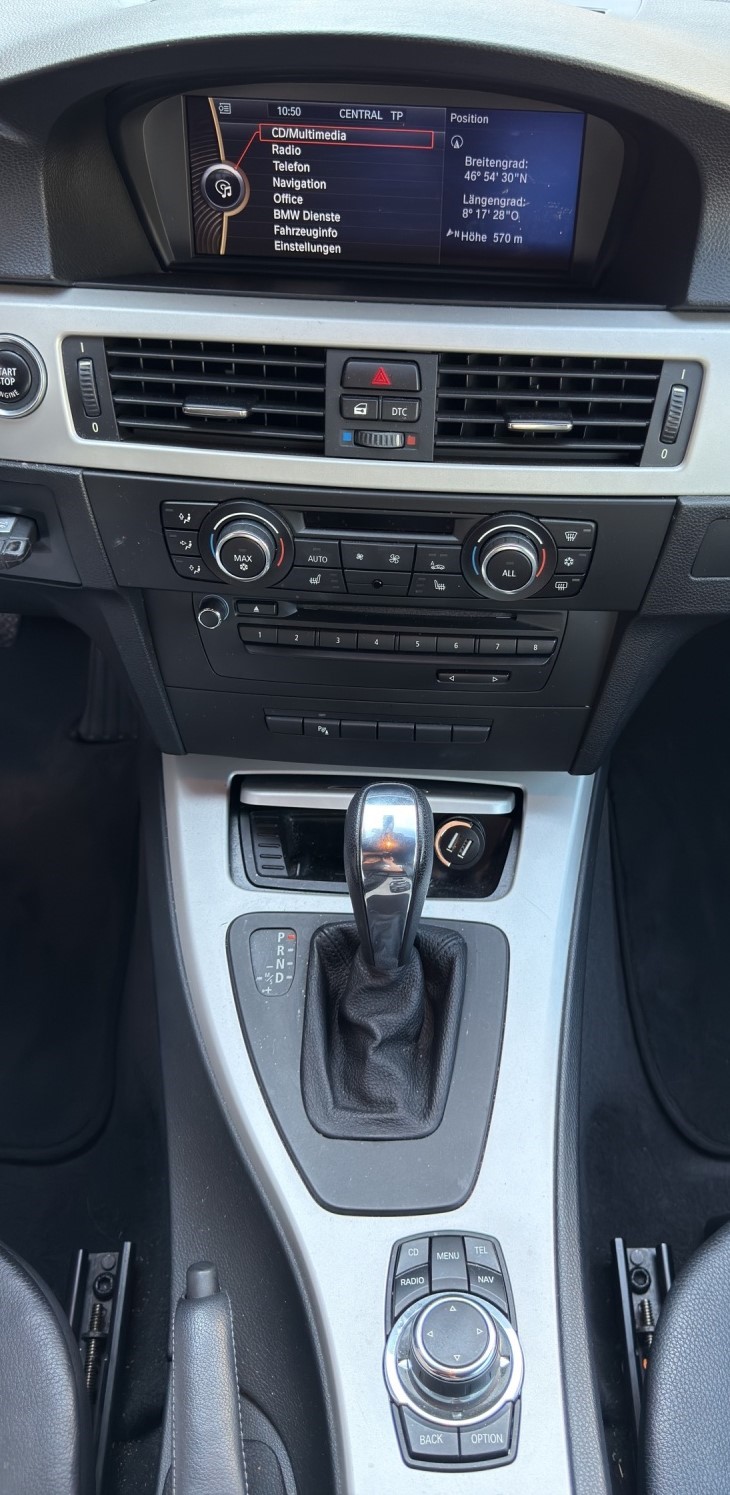 BMW 320i Cabriolet Steptronic-image-14