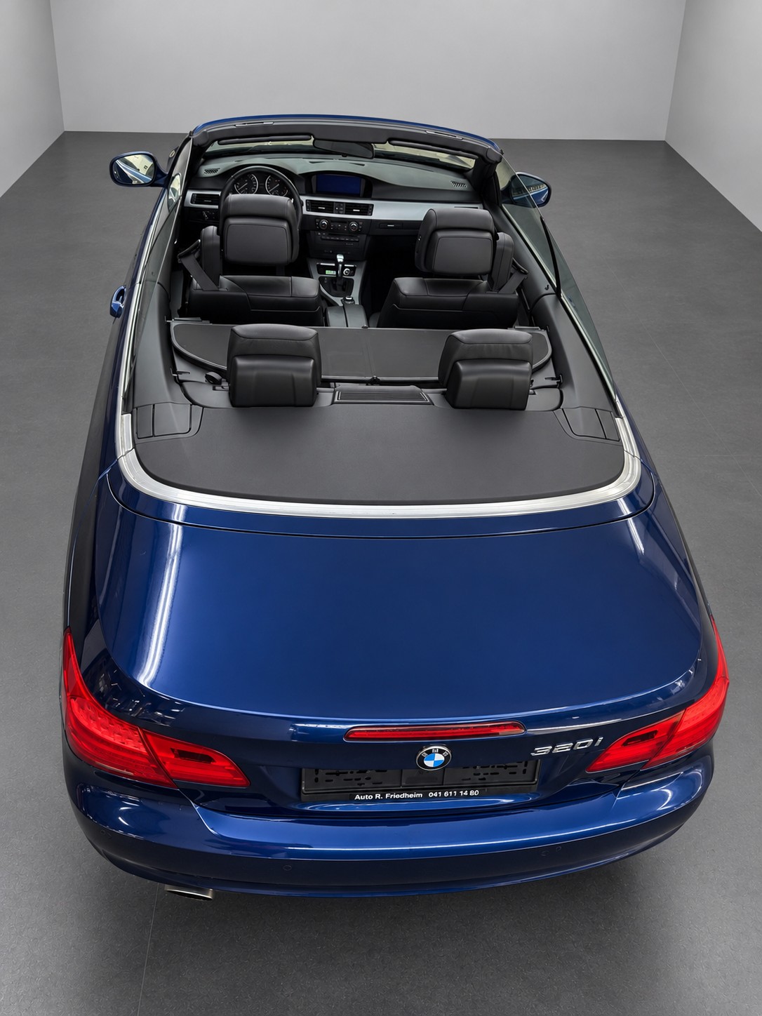 BMW 320i Cabriolet Steptronic-image-11