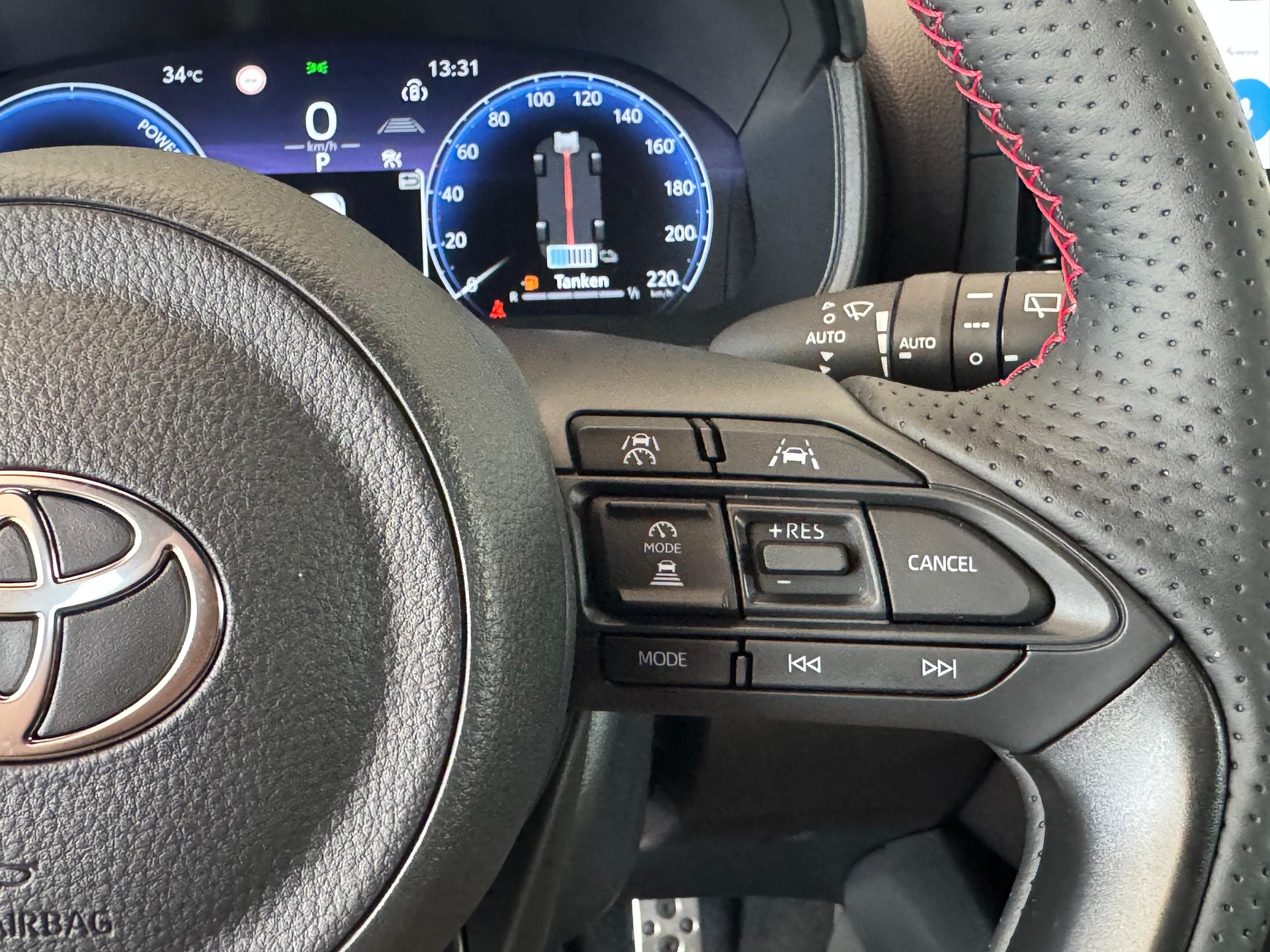 TOYOTA Yaris 1.5 GR Sport e-CVT-image-25