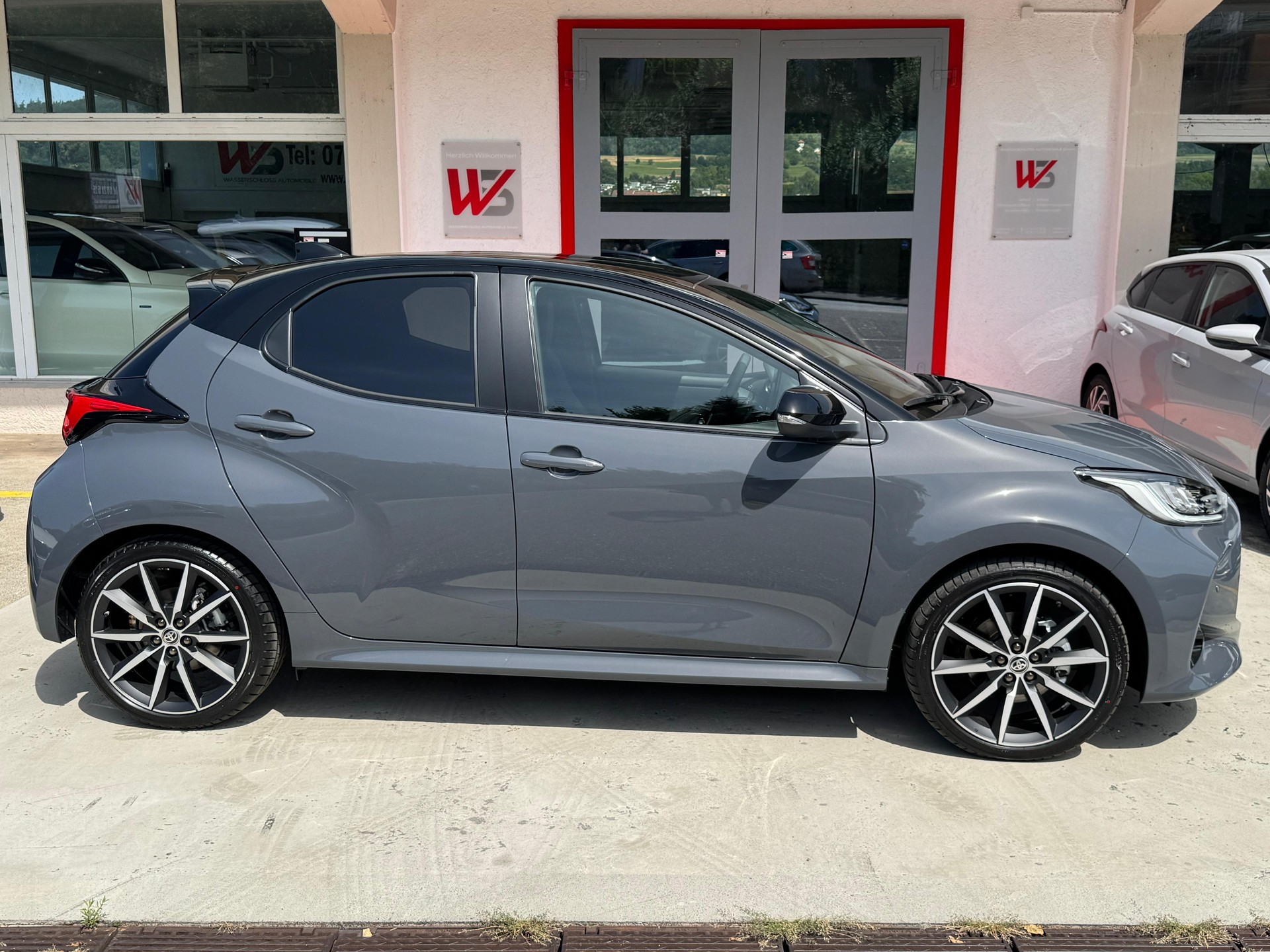 TOYOTA Yaris 1.5 GR Sport e-CVT-image-2