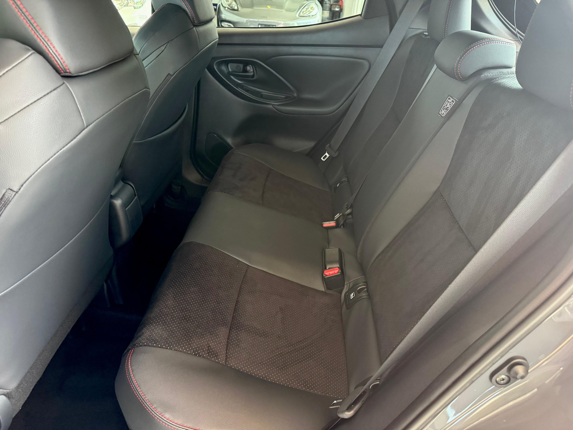 TOYOTA Yaris 1.5 GR Sport e-CVT-image-19
