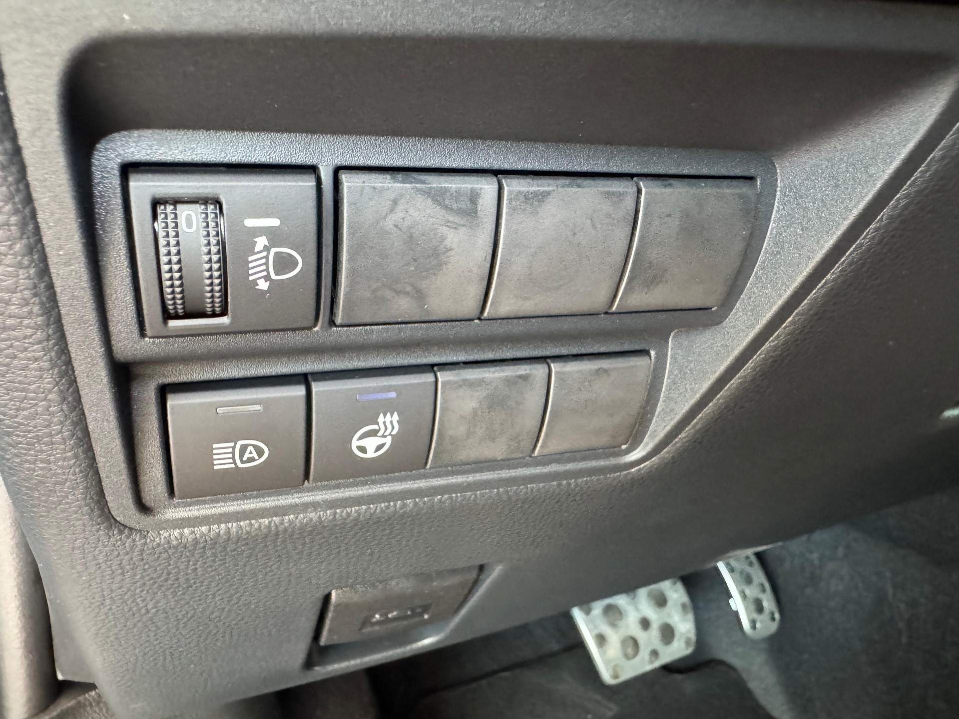 TOYOTA Yaris 1.5 GR Sport e-CVT-image-30