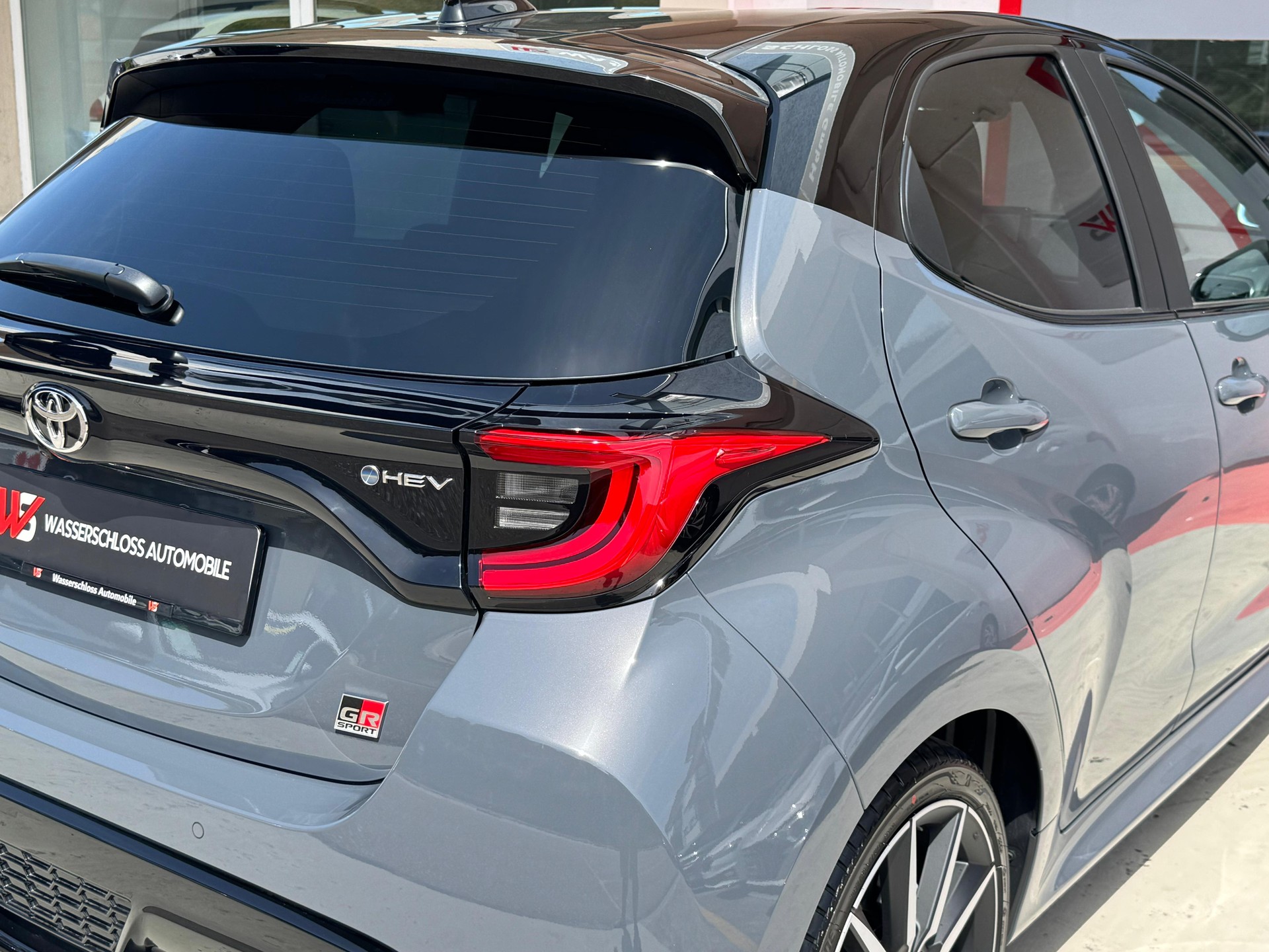 TOYOTA Yaris 1.5 GR Sport e-CVT-image-9