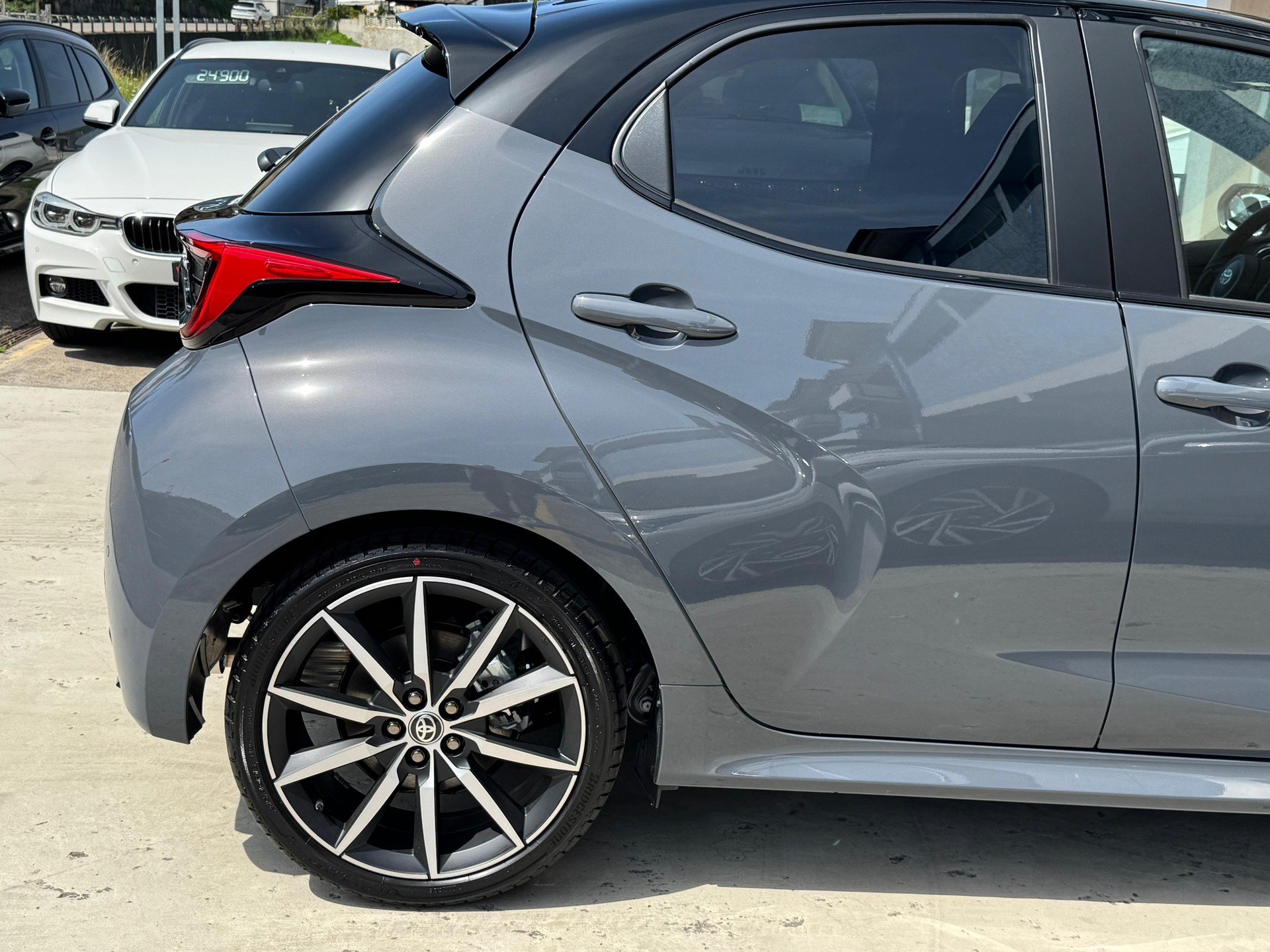 TOYOTA Yaris 1.5 GR Sport e-CVT-image-11