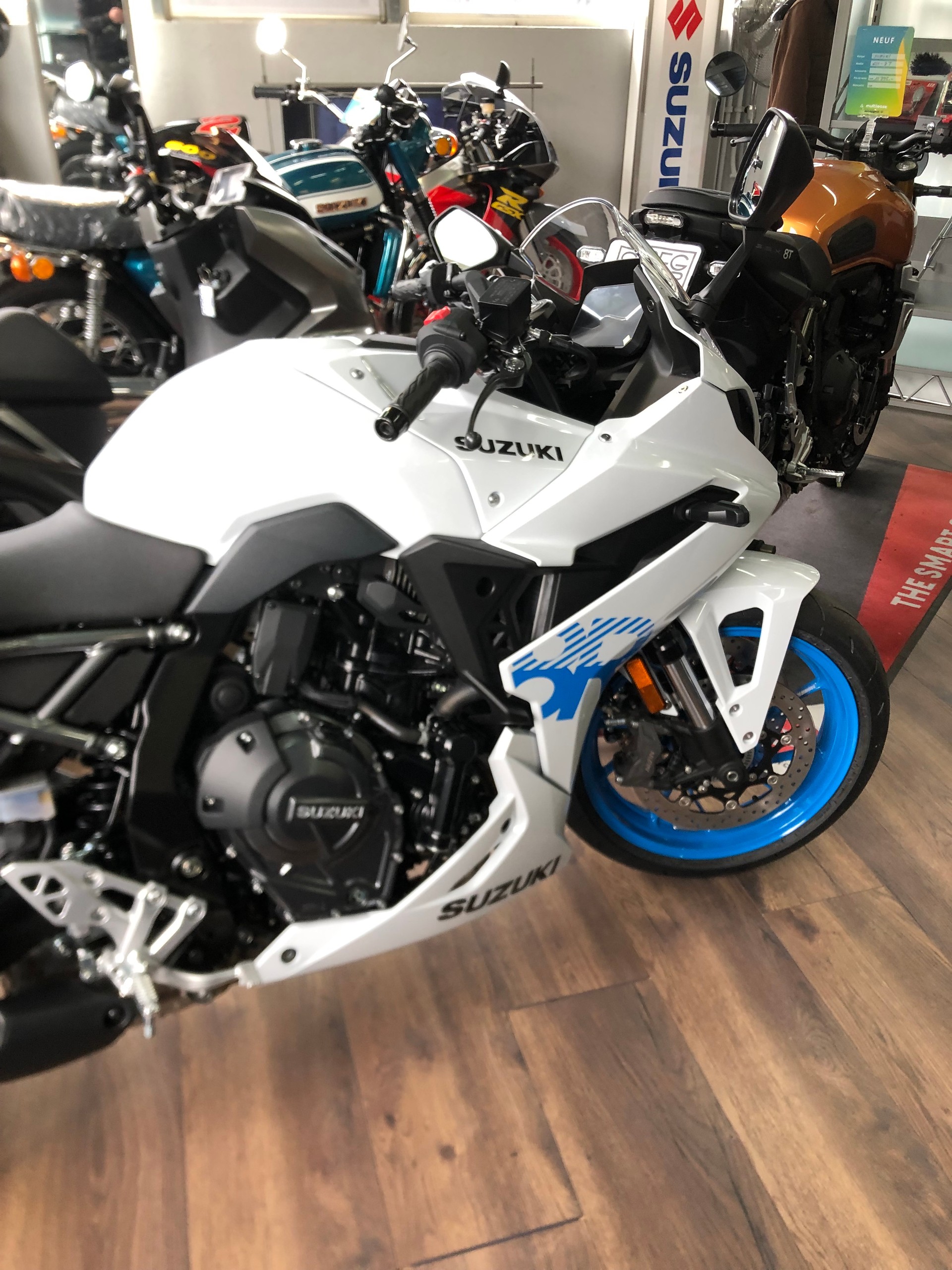 SUZUKI GSX-8R-image-1