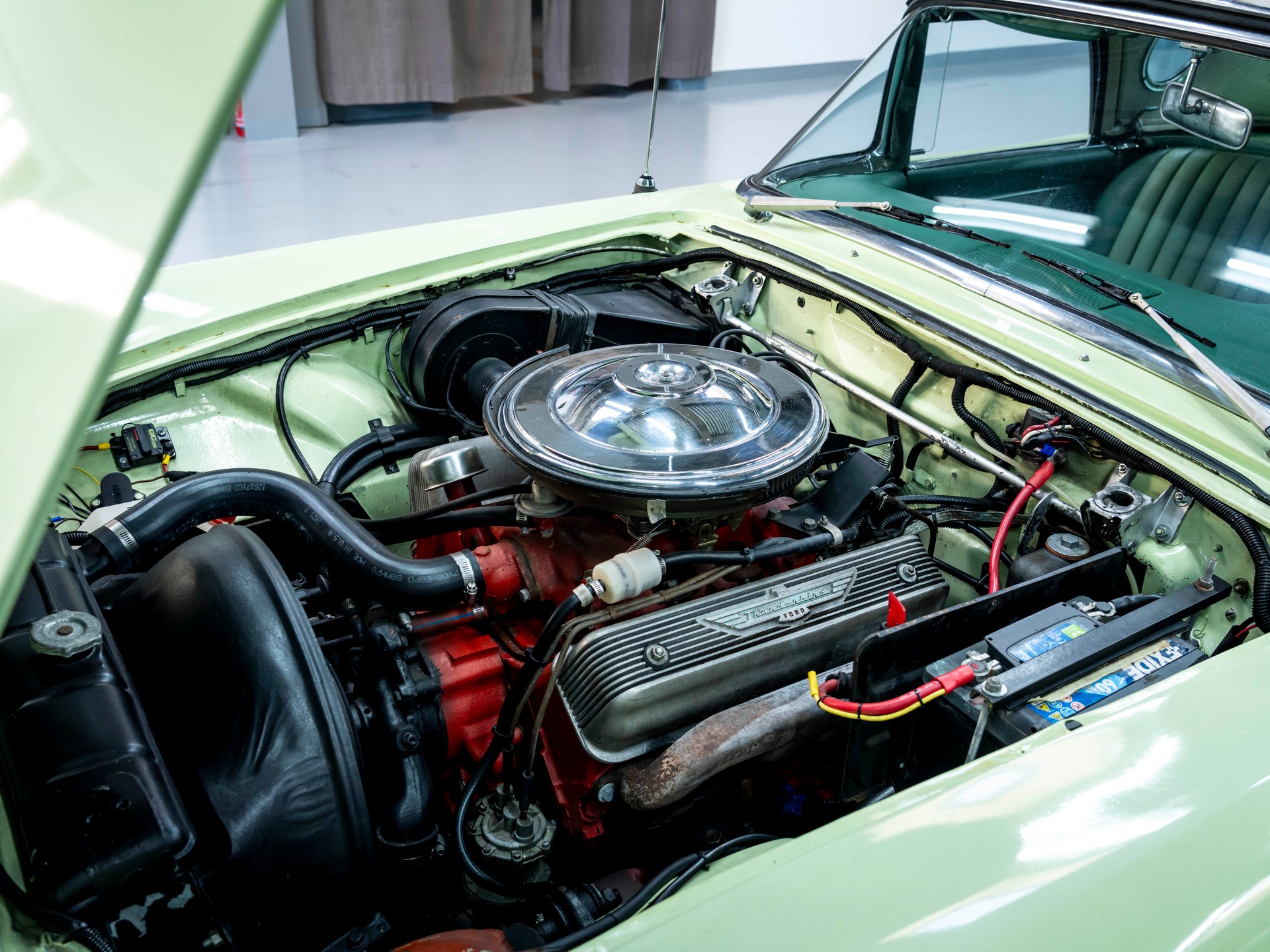 FORD Thunderbird 5.2 Liter V8 245PS-image-22