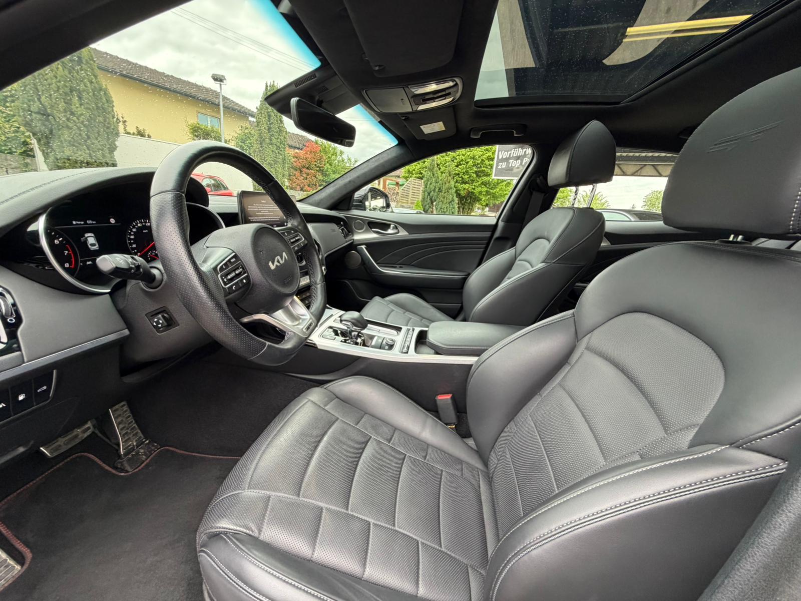 KIA Stinger 3.3 T-GDi GT Automat AWD-image-9
