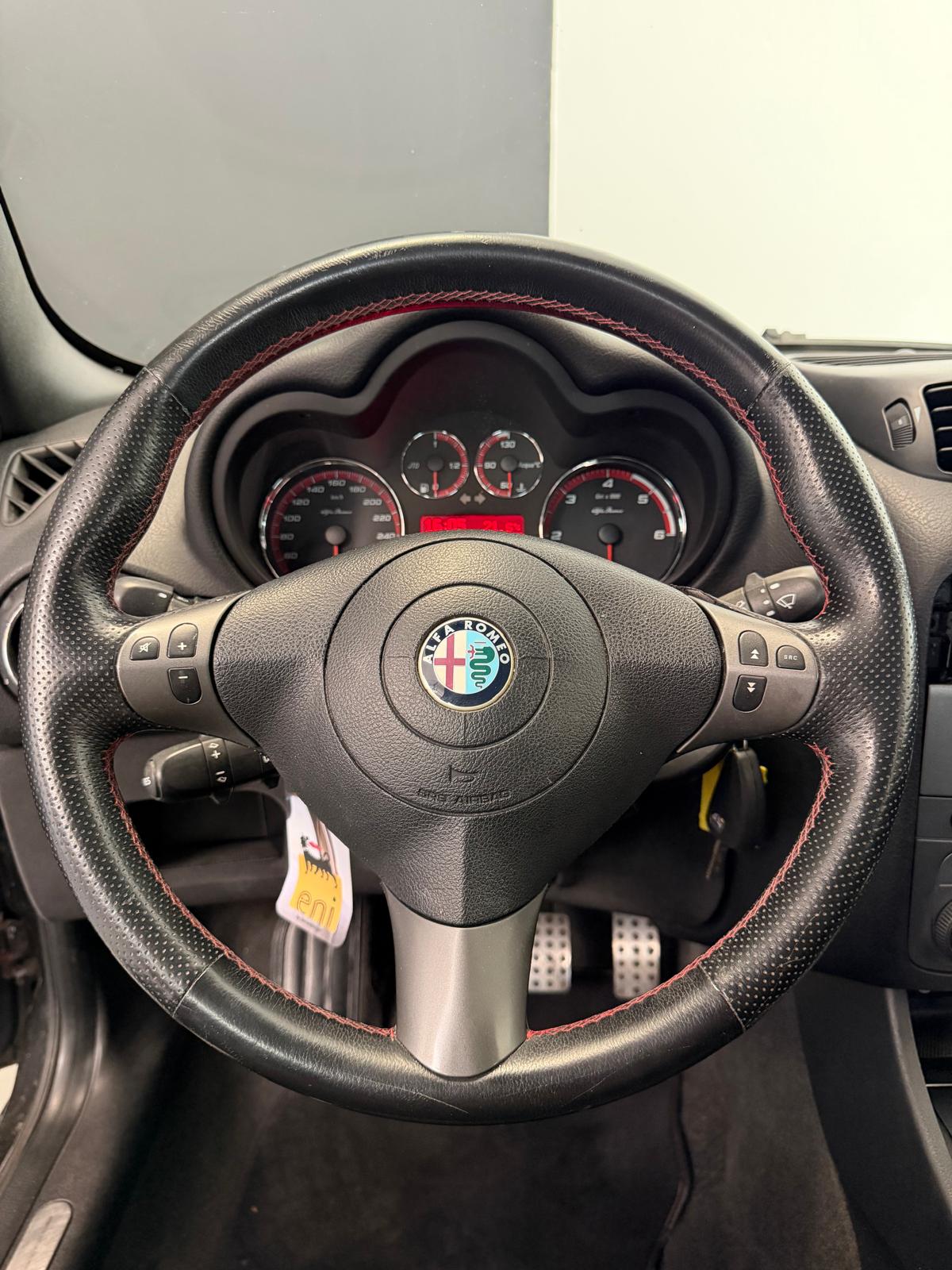 ALFA ROMEO 147 1.9 16V JTD Q2 ***CH-Fahrzeug***-image-8