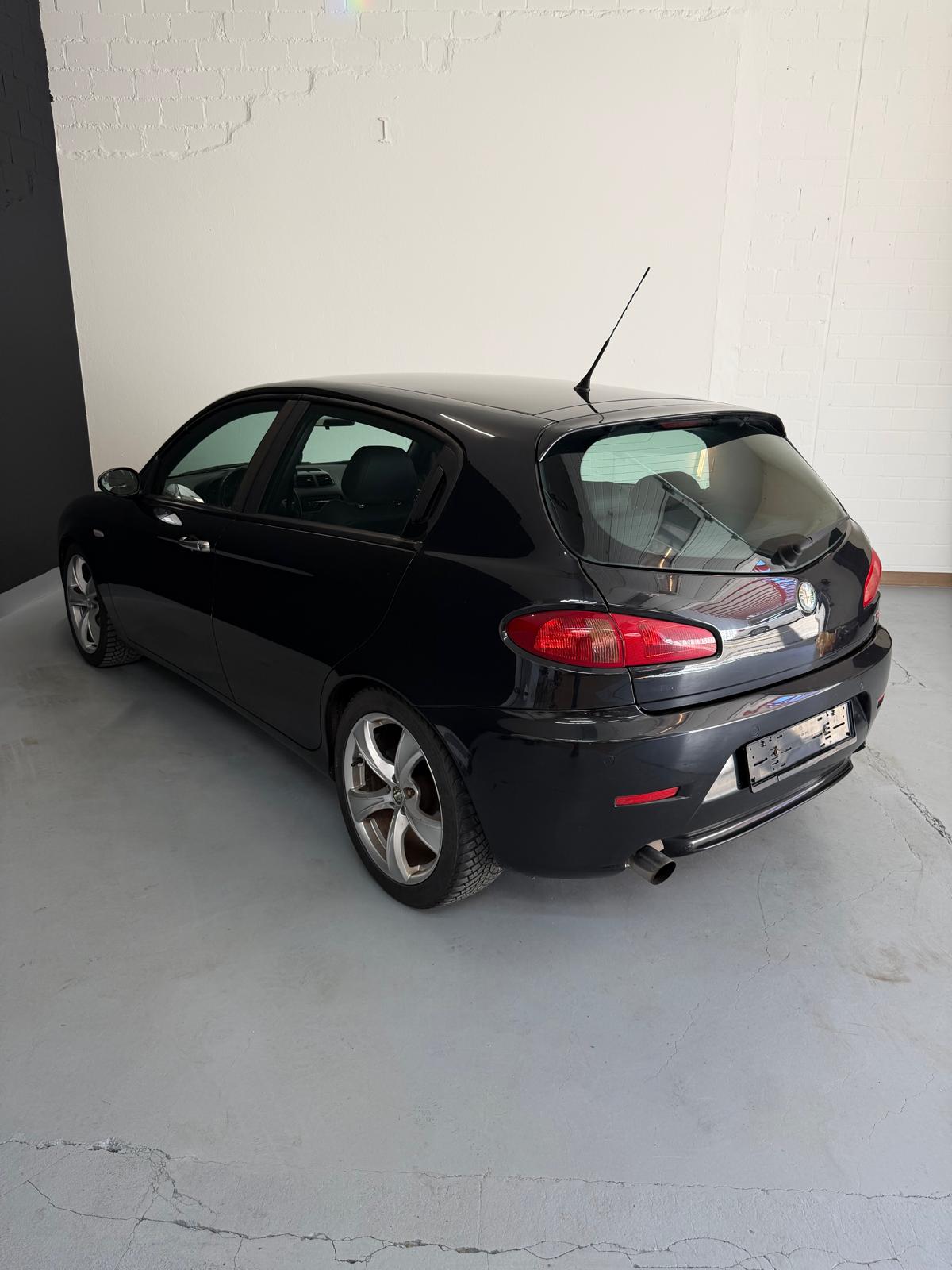 ALFA ROMEO 147 1.9 16V JTD Q2 ***CH-Fahrzeug***-showroom-element-3