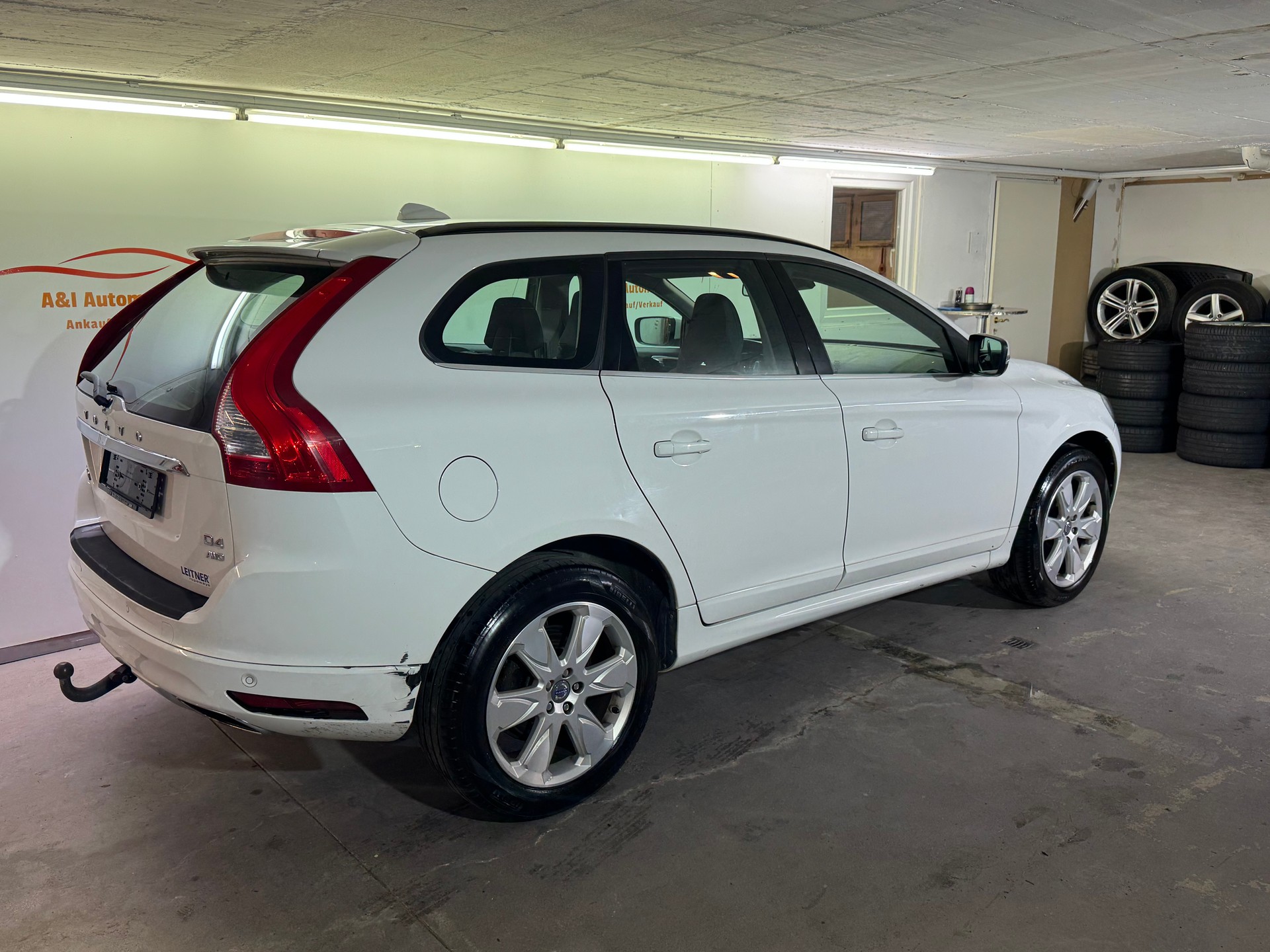 VOLVO XC60 D4 AWD Summum Geartronic-image-2