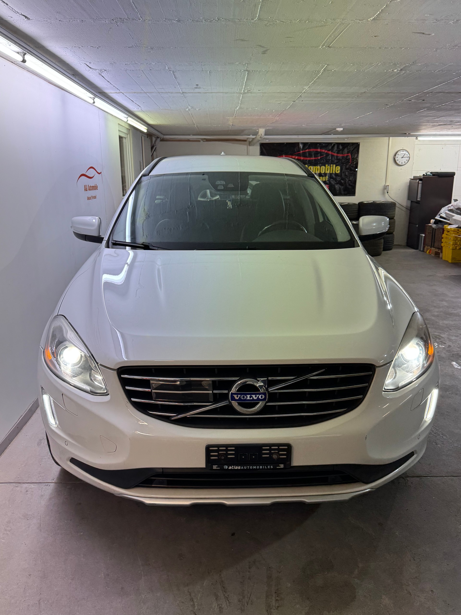 VOLVO XC60 D4 AWD Summum Geartronic-image-4