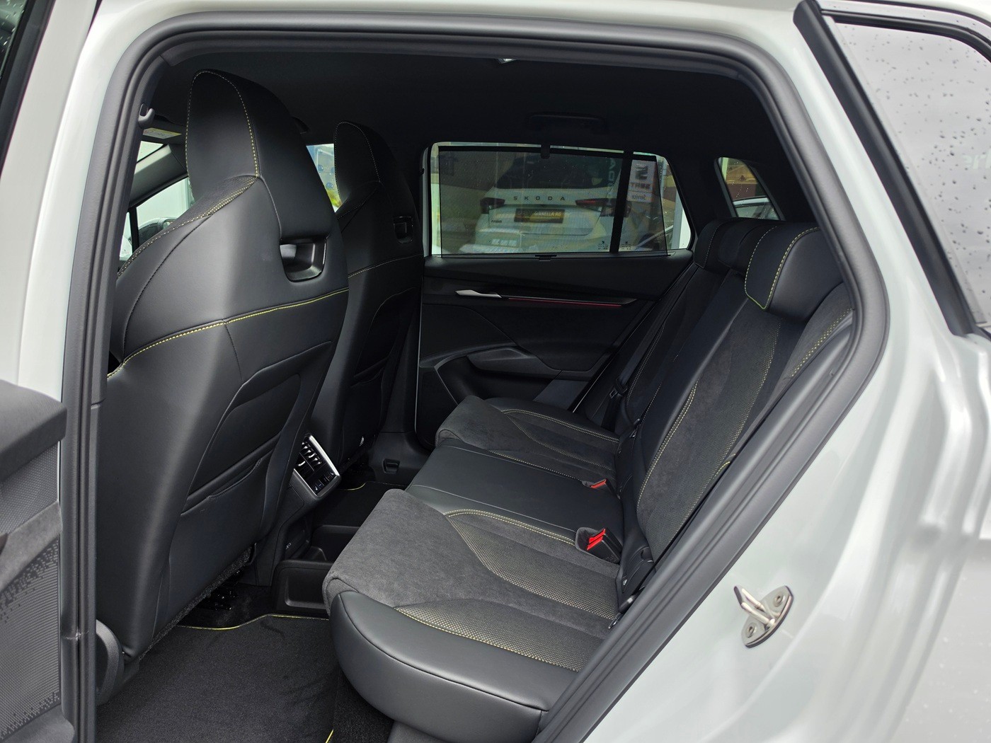 SKODA Elroq RS 4x4-image-8