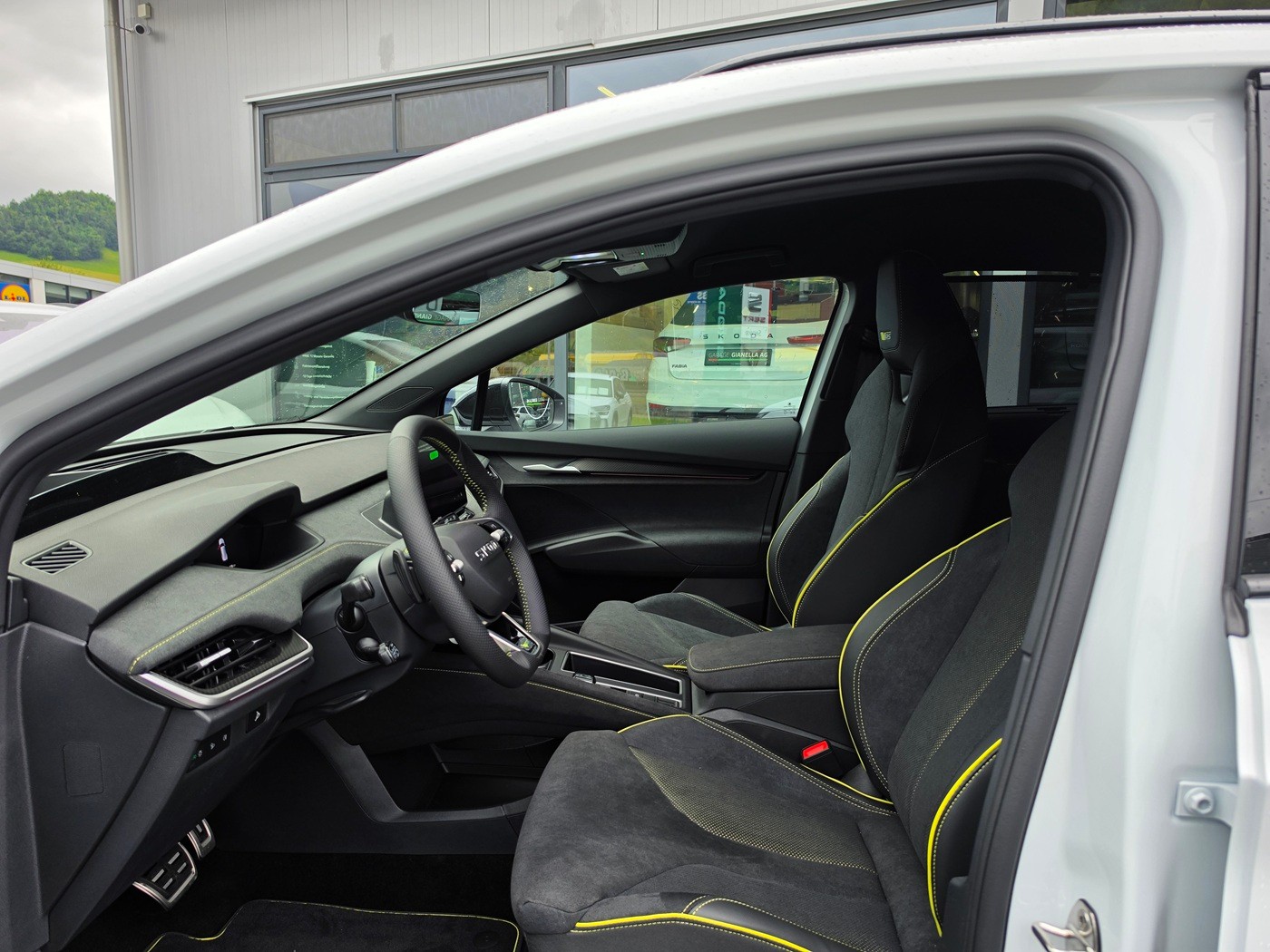 SKODA Elroq RS 4x4-image-7